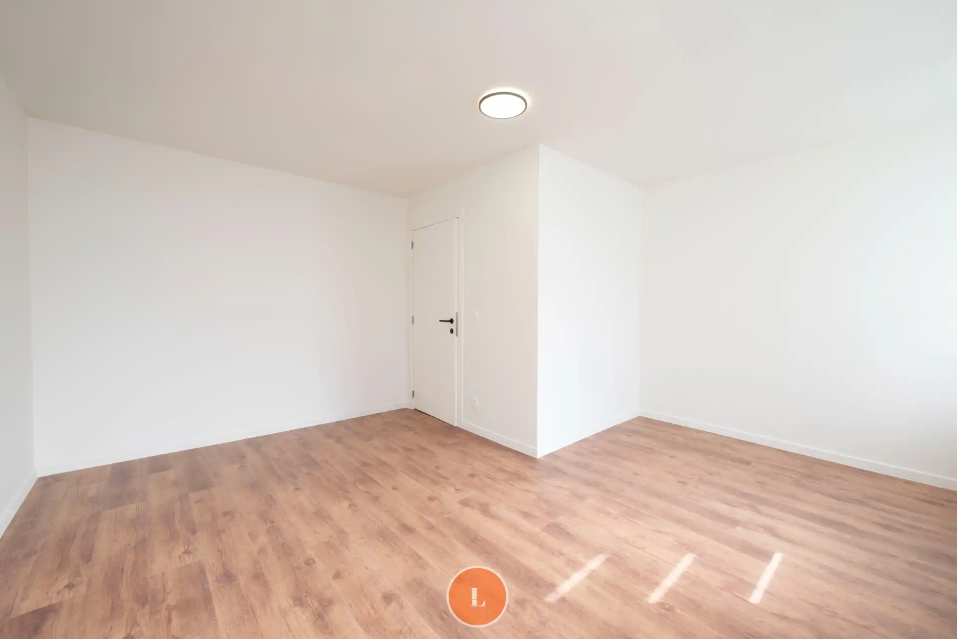 Instapklare totaal gerenoveerde woning met 5 ruime slaapkamers, EPC A, tuin en garage foto 14