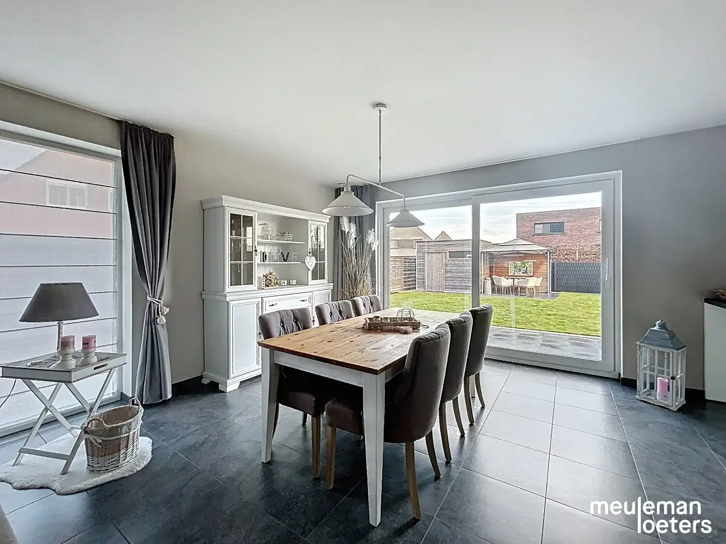 Ruime recente woning met tuin en garage foto 4