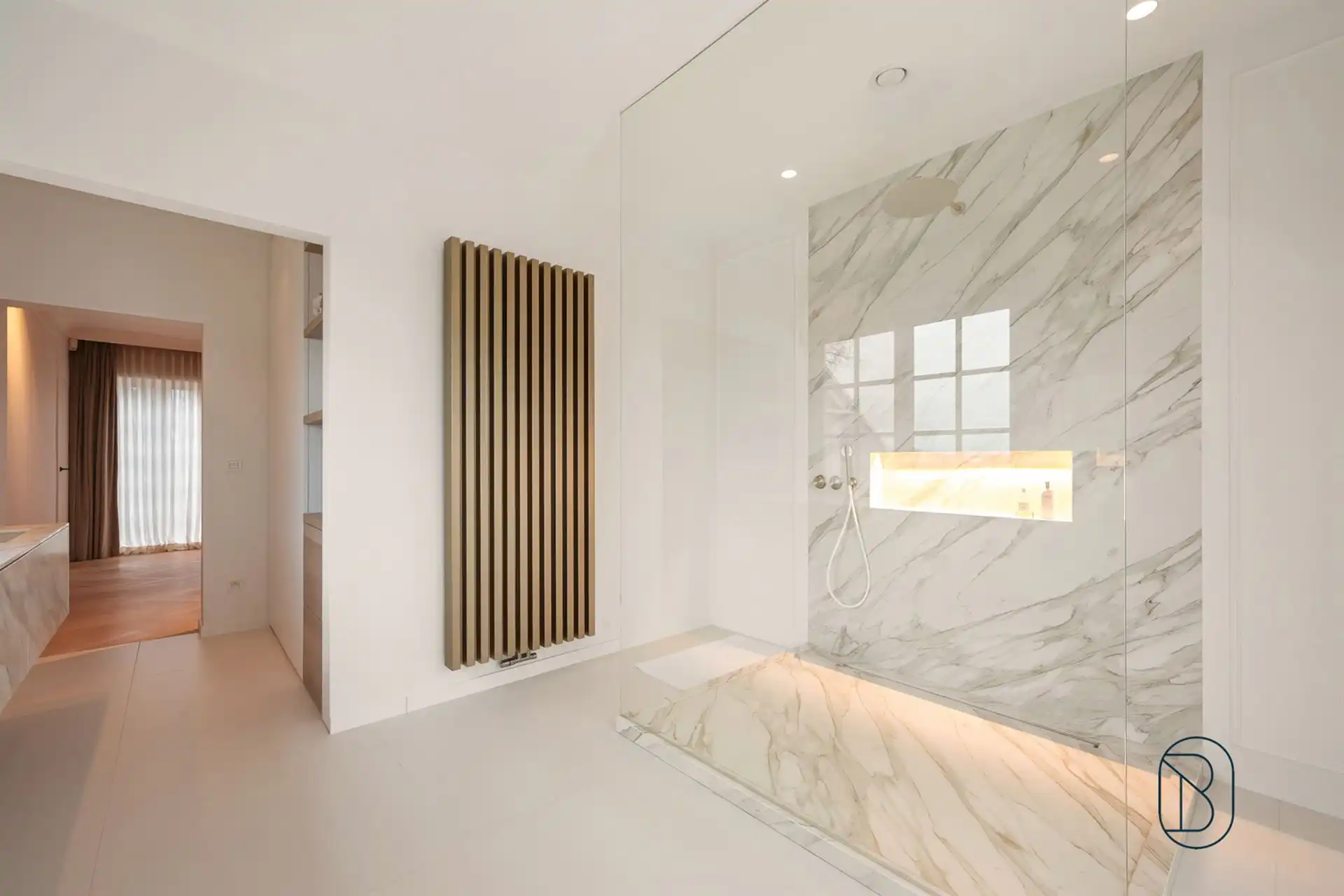 Prachtig afgewerkte franse villa met bijgebouw en zwembad foto 26
