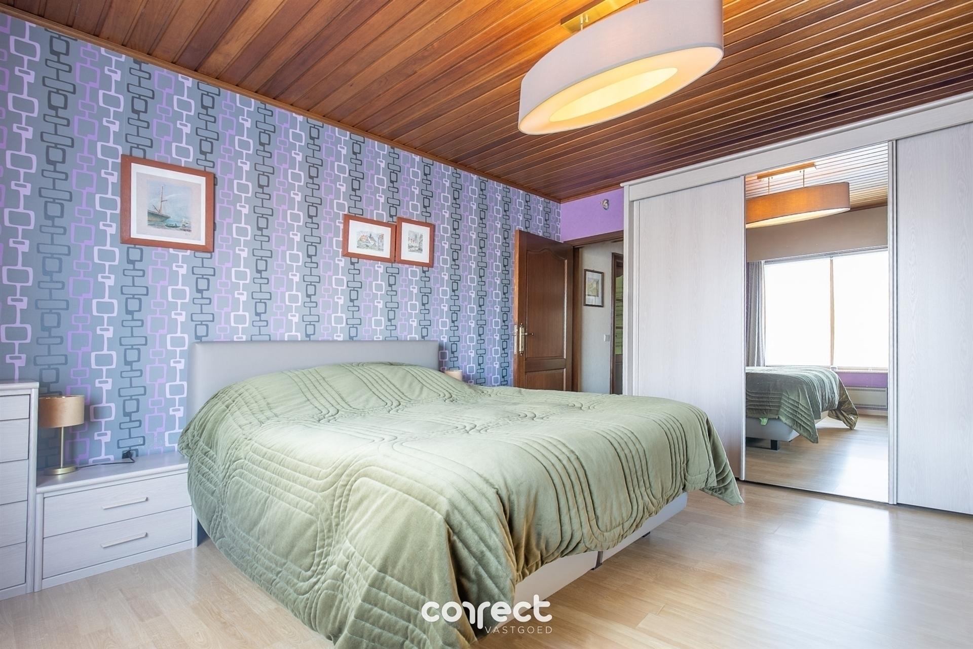 Instapklare open bebouwing met 3 slaapkamers, 2 garages en zicht op de velden! foto 5