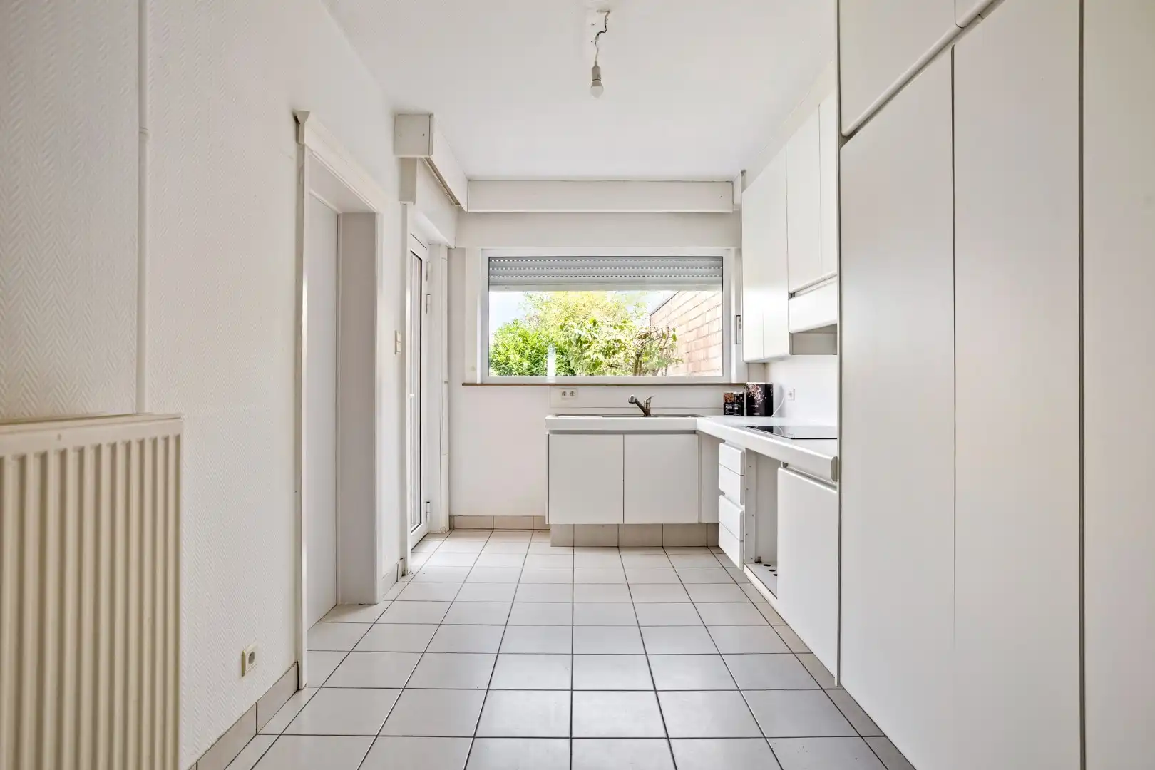 Leuke, halfopen woning met 3 slaapkamers, garage en tuin! foto 9