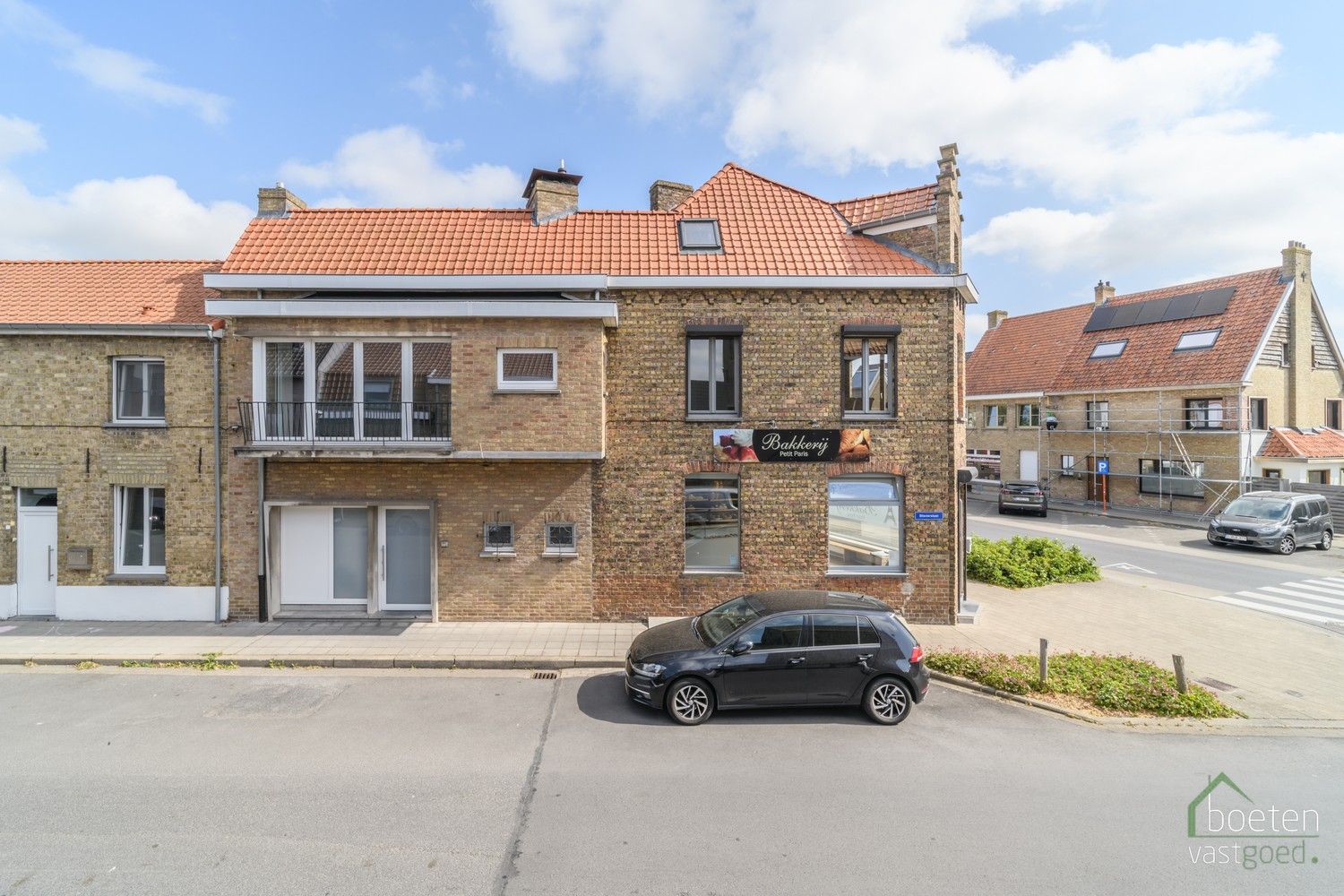 VEURNE: Verkoop van de gekende zaak bakkerij Petit Paris, bestaande uit een gerenoveerde handelsruimte met eveneens (grotendeels) gerenoveerd woongedeelte. foto 21