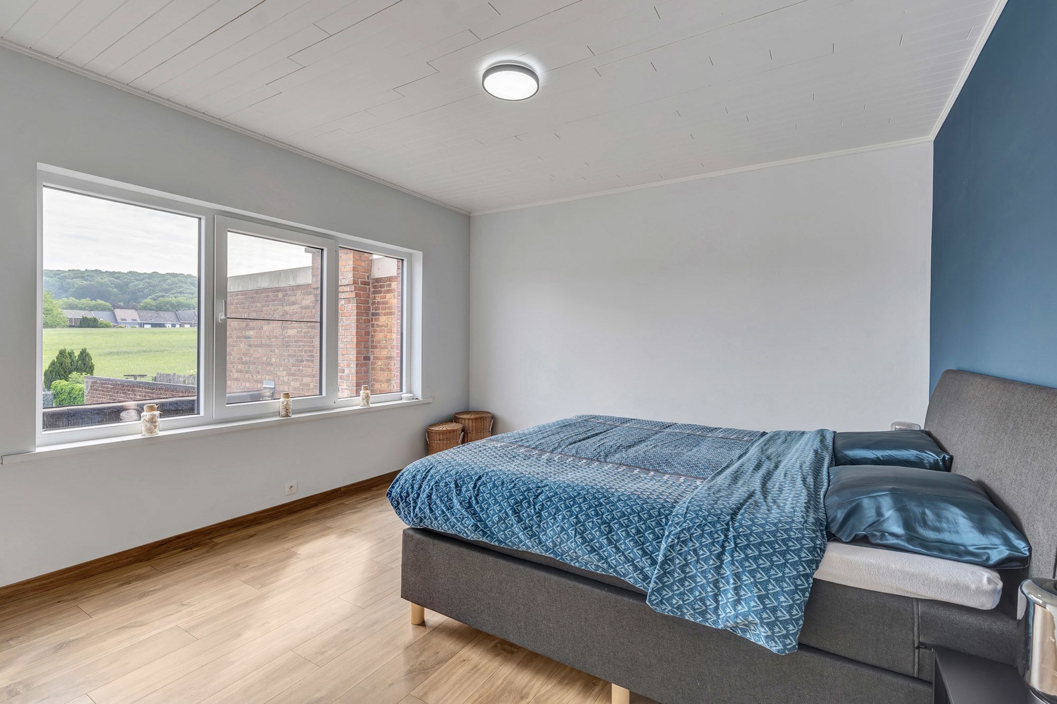 Gerenoveerde woning met 4 slaapkamers en 2 badkamers.  foto 13