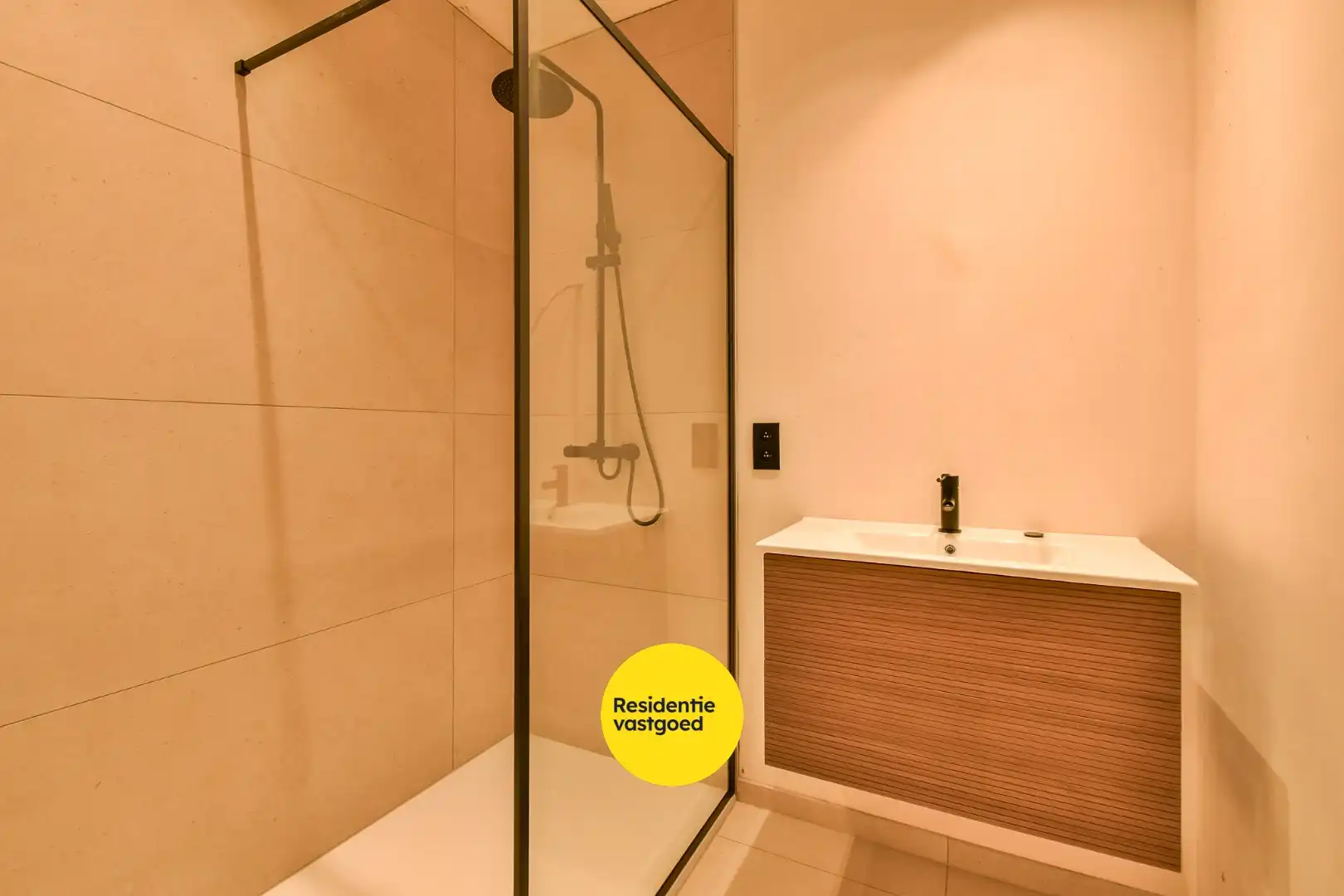 Ruime en kwalitatieve nieuwbouwwoning! foto 14