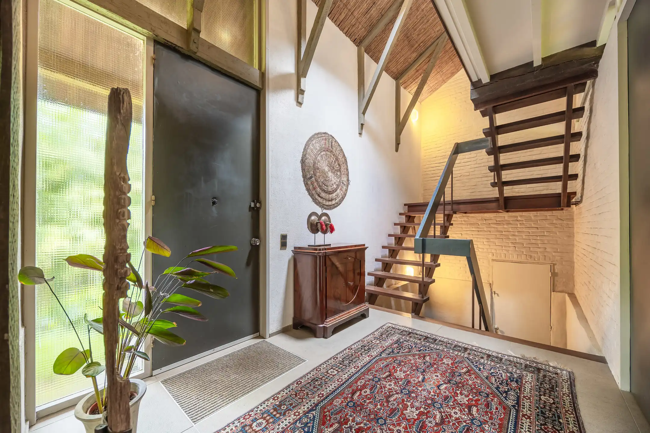 Architecturale woning in het groen met veel licht foto 4