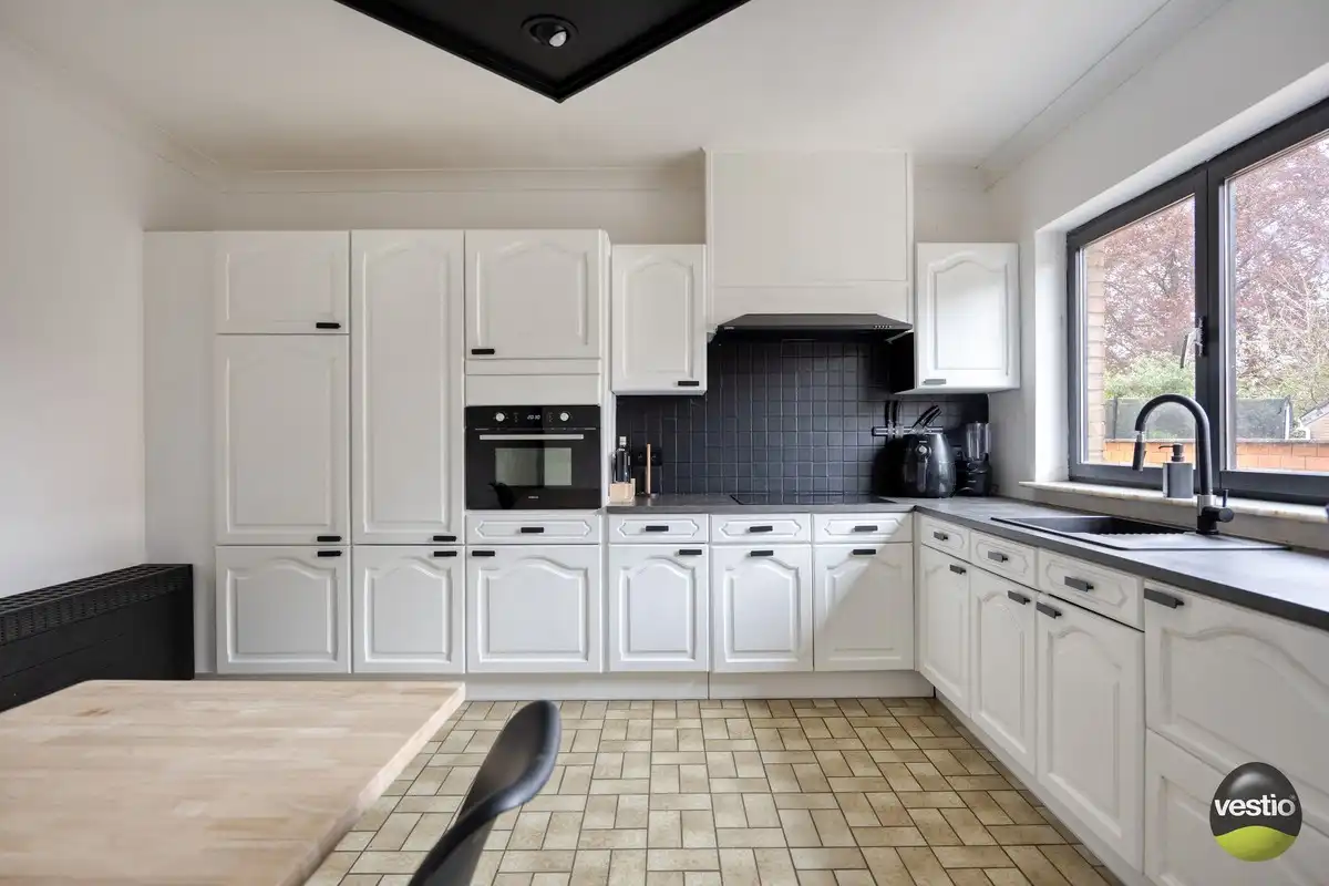 HALF VRIJSTAANDE WONING MET 4SLPK TE EIGENBILZEN. foto 5