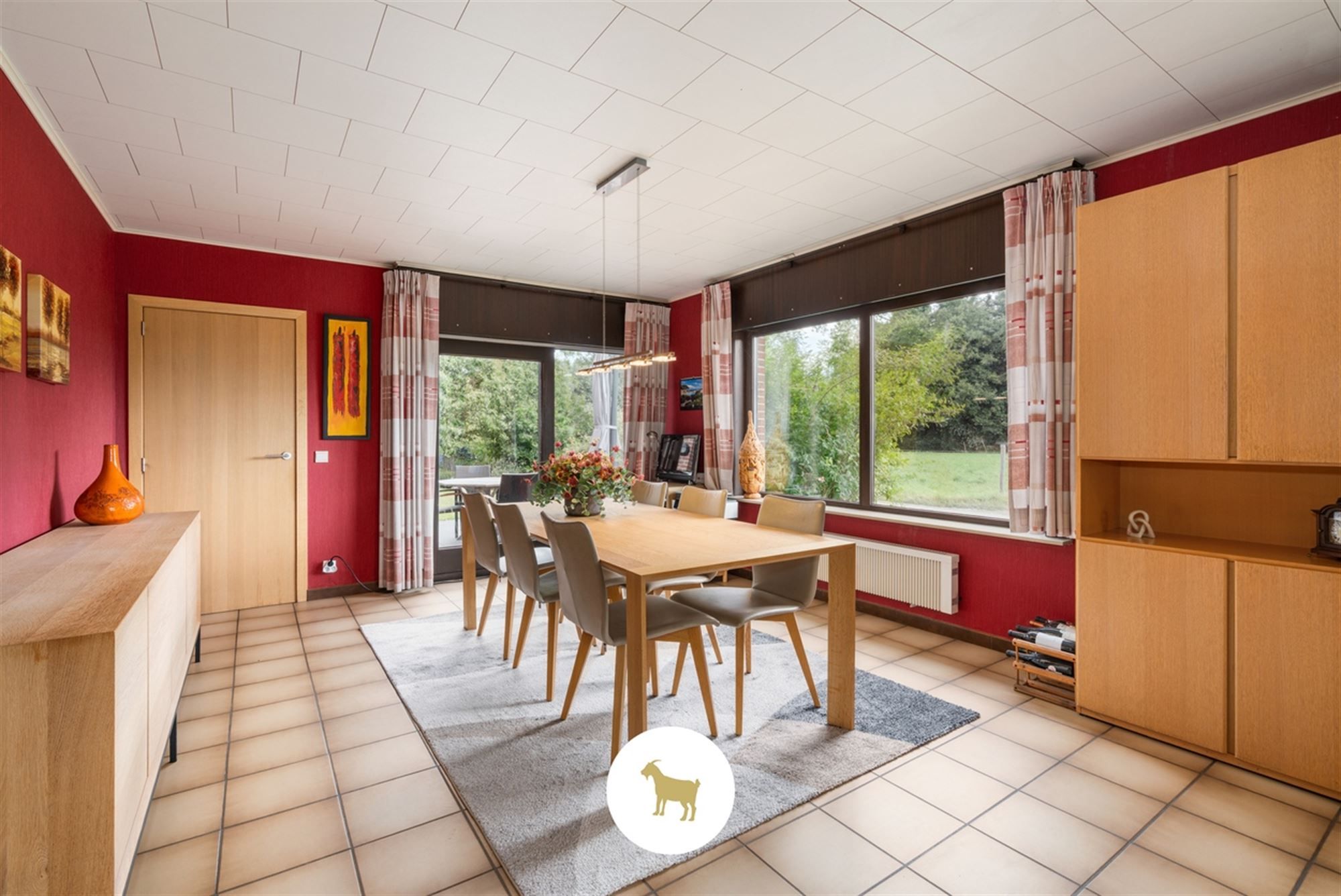 Te renoveren ALLEENSTAANDE WONING met 4 SLAAPKAMERS en GARAGE op een PERCEEL van 648m² foto 4