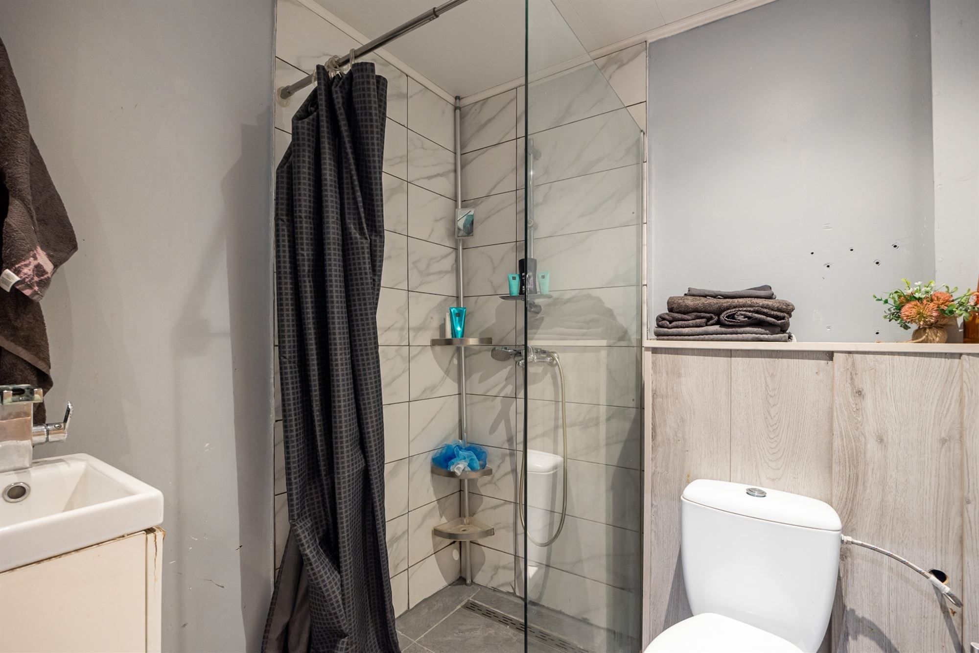 Op te frissen woning met 4 slpk en Z-tuin foto 18