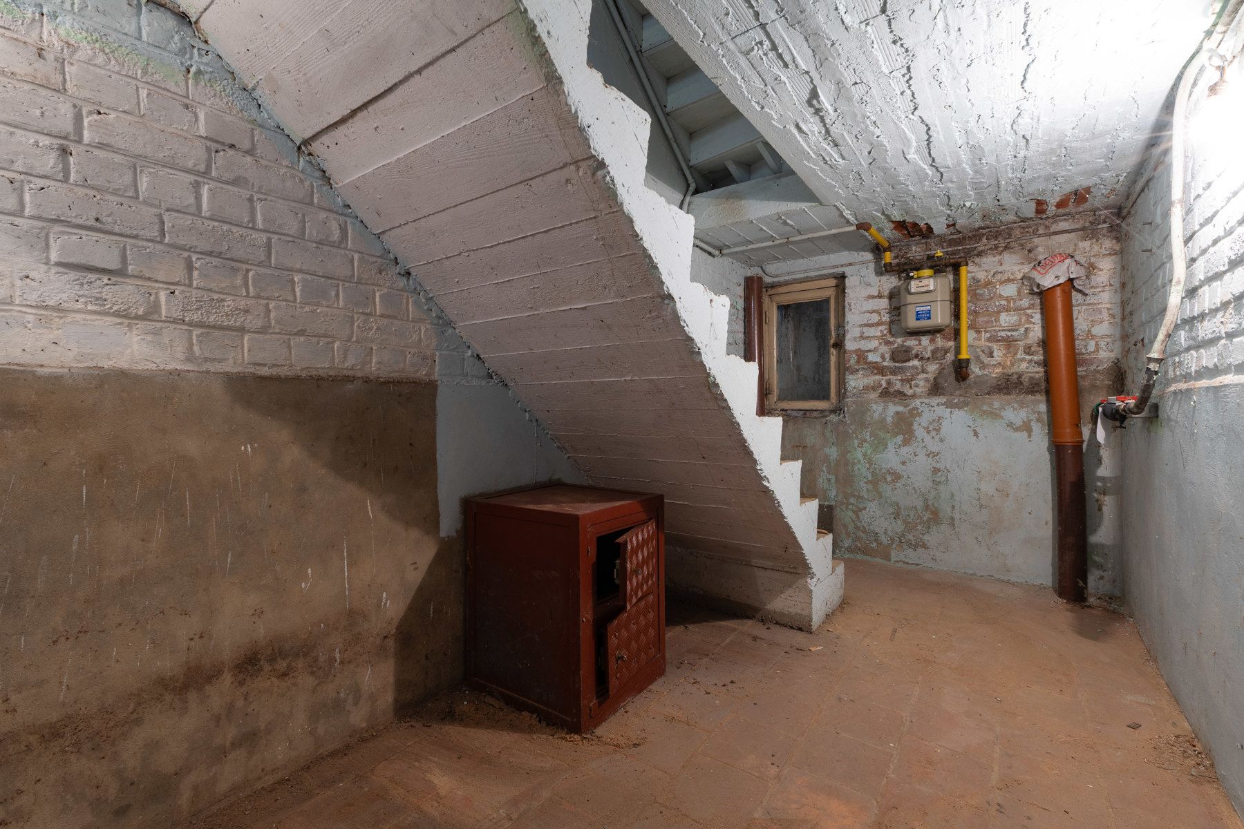 Gunstig gelegen te renoveren driegevelwoning foto 23