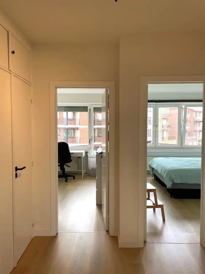 Lichtrijk - gerenoveerd hoekappartement MET garagebox foto 6