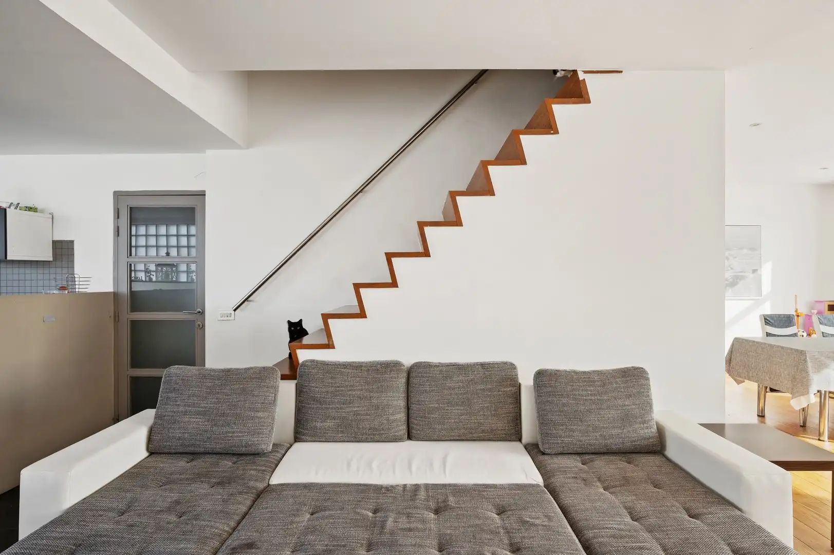 Handelsruimte met ruime woonst met enorme mogelijkheden op een centrale ligging in Harelbeke foto 9