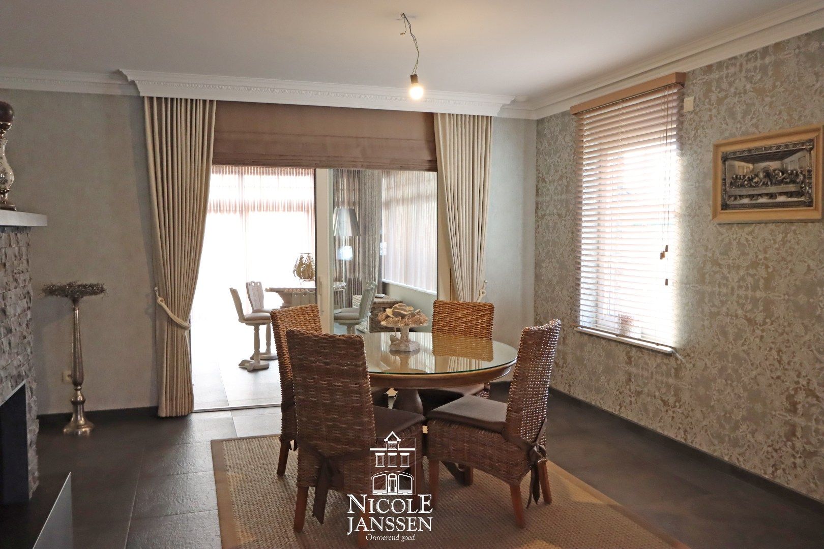 Ruime halfvrijstaande woning  foto 6