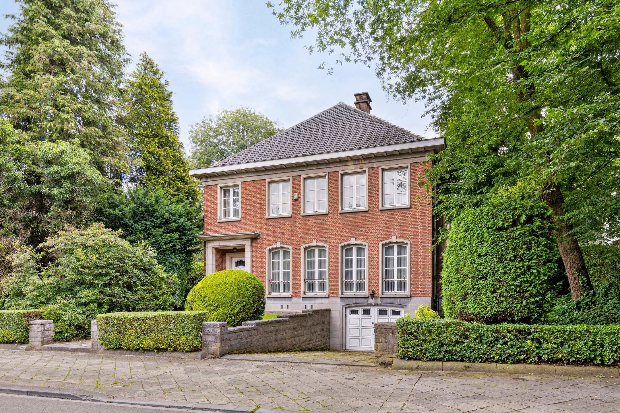 Mooie klassieke villa met 6 slaapkamers en grote tuin foto 2