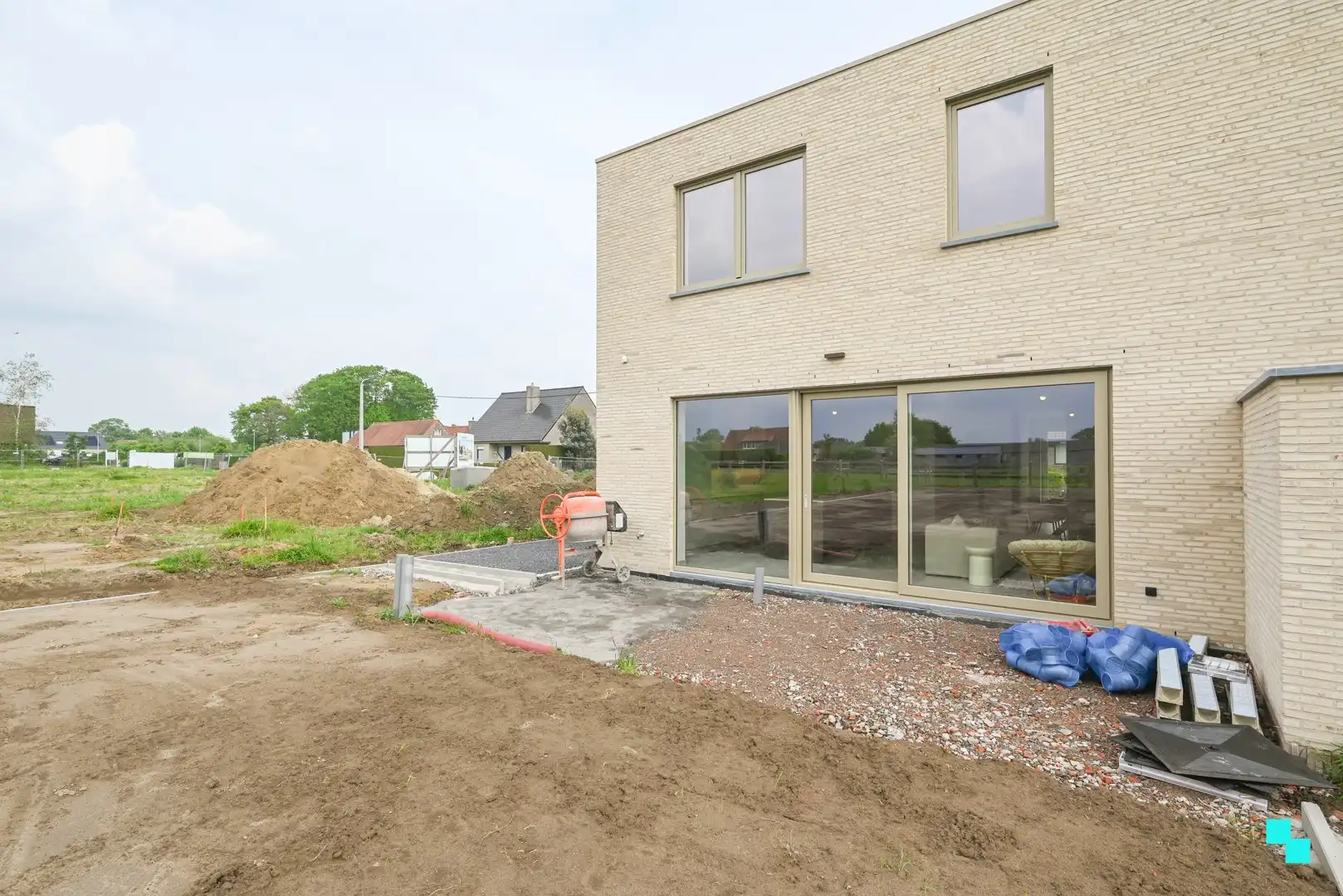 Hoogwaardig afgewerkte halfopen nieuwbouwwoning foto 26