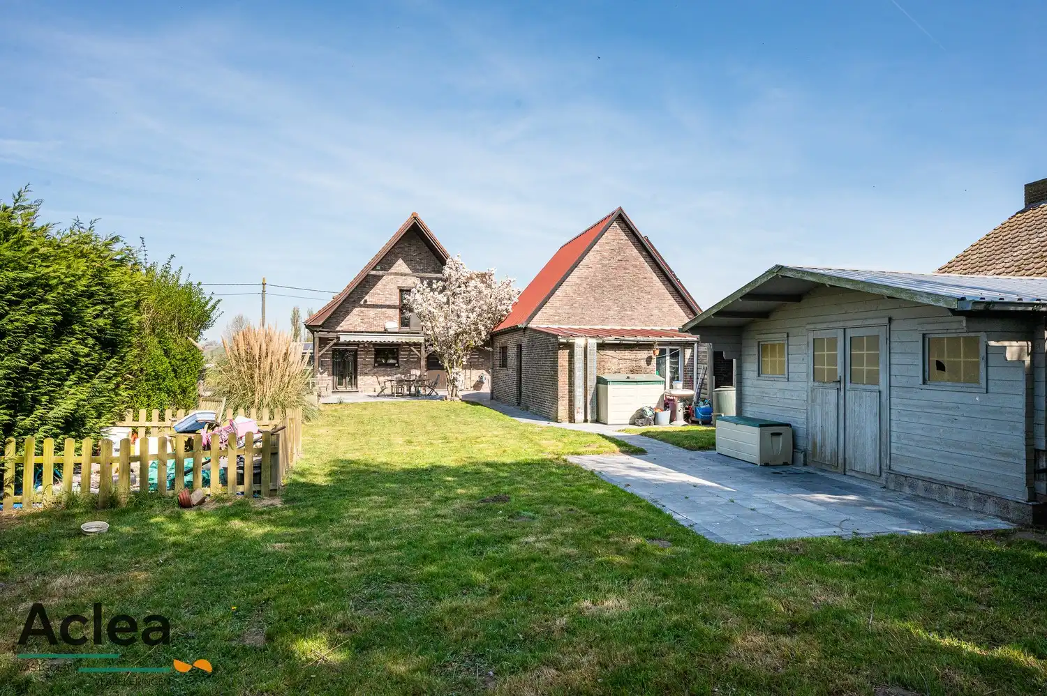 Rustig gelegen villa in landelijke stijl, omgeven door groen en natuur foto 27