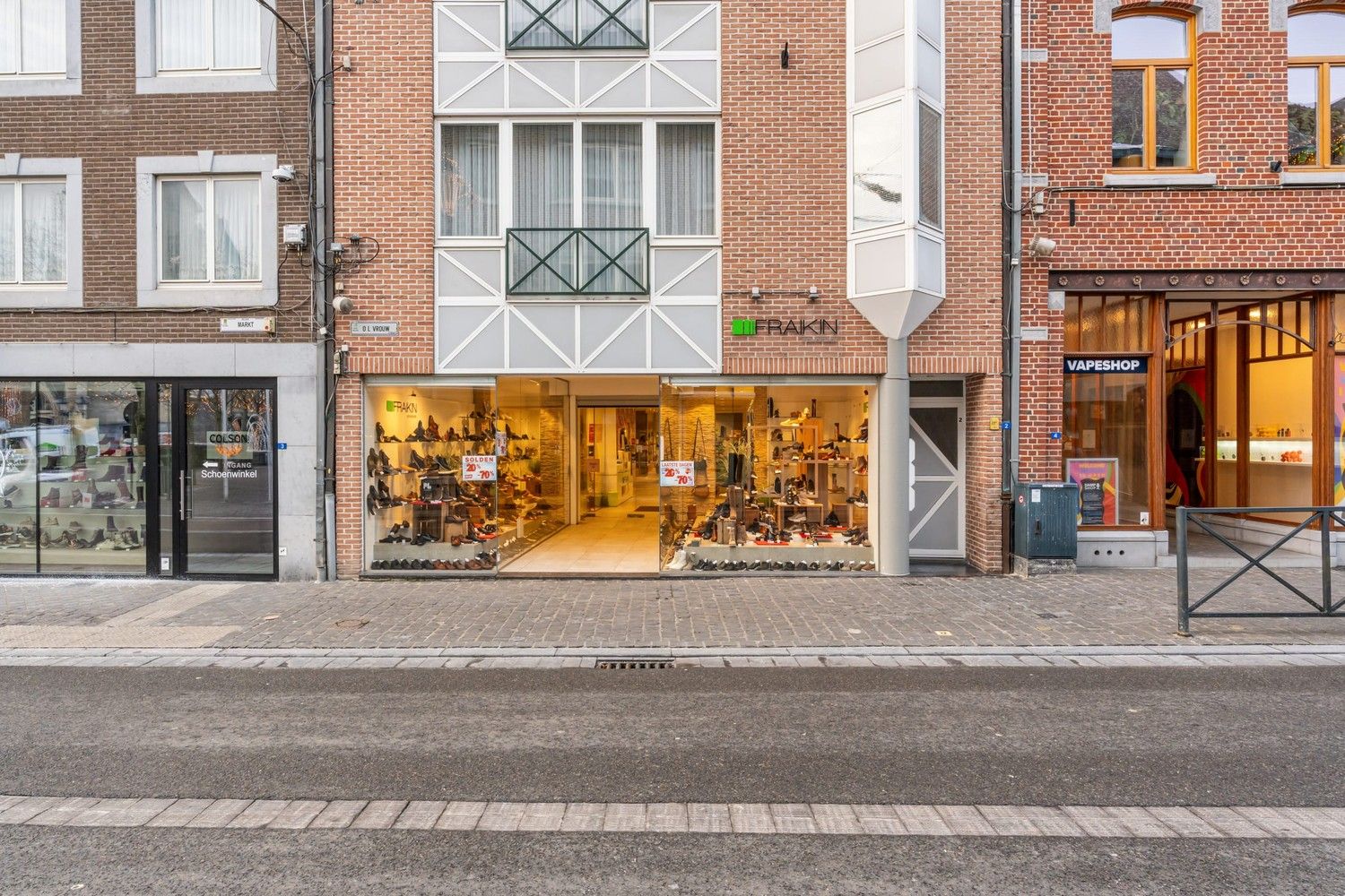 Handelspand op toplocatie aan de Markt te Bilzen! foto {{pictureIndex}}