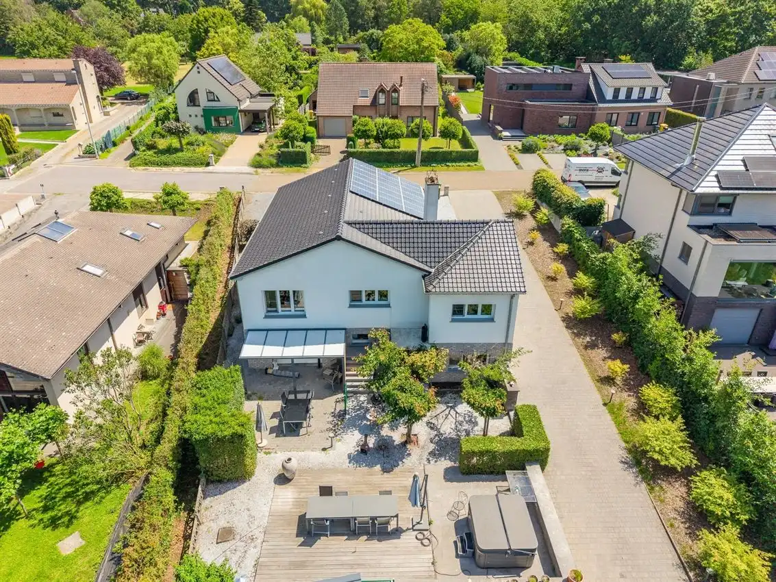Grote tuin, zee aan ruimte en tot 5 slaapkamers foto 6