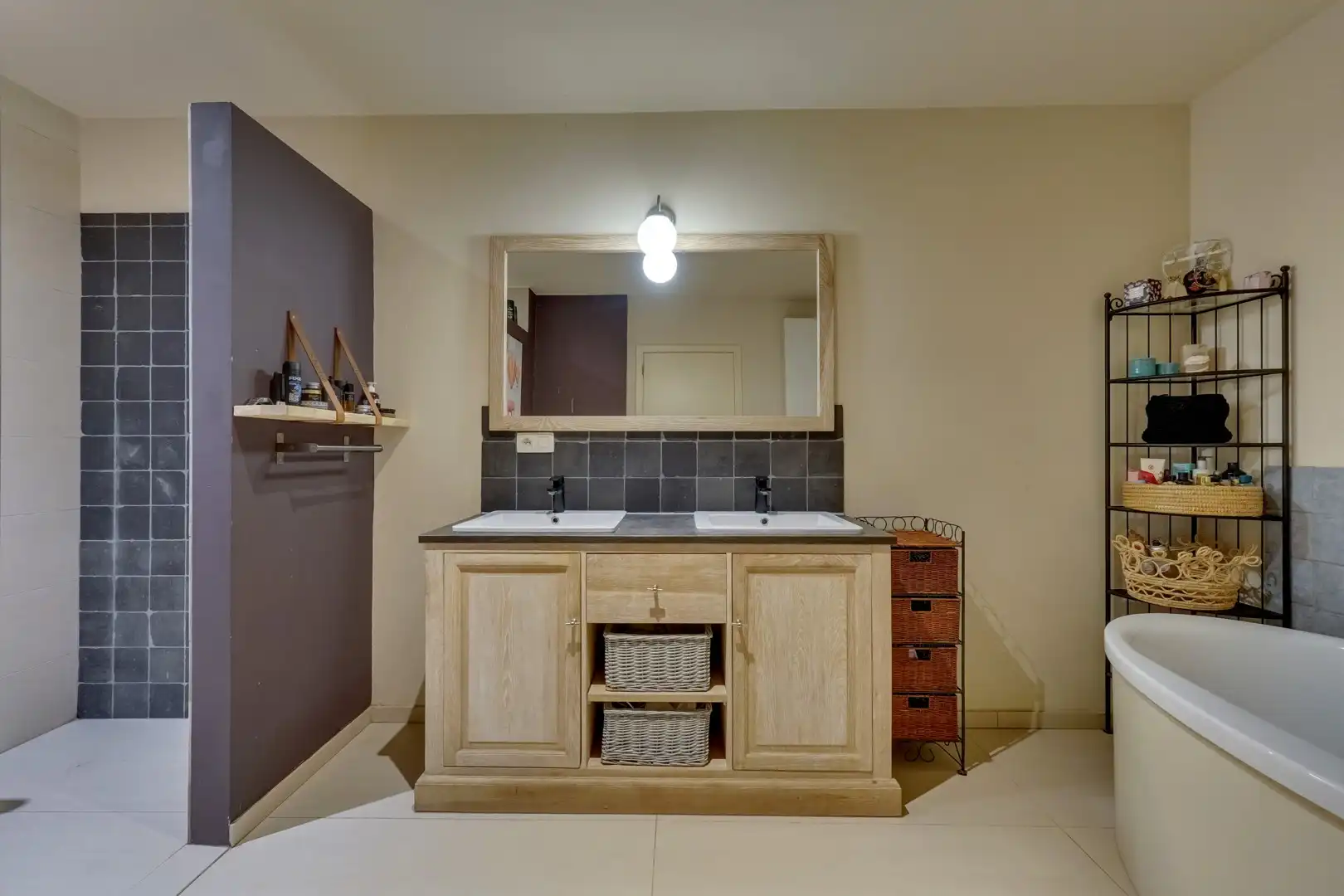 INSTAPKLARE GEZINSWONING MET 4 SLAAPKAMERS, ZWEMBAD EN PRACHTIGE TUIN OP 609M2 TE MAASMECHELEN foto 18