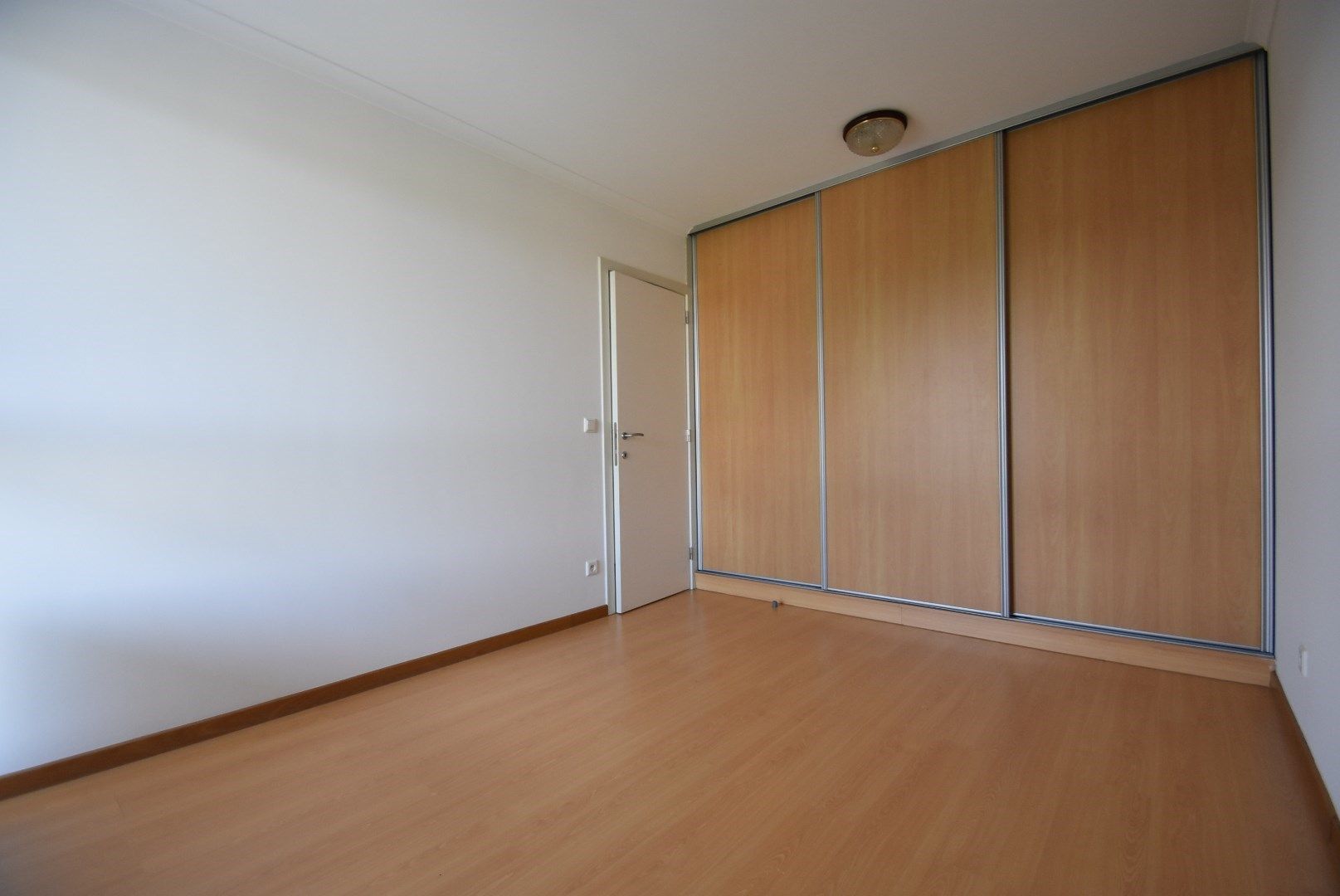 Degelijk 2-slaapkamer appartement met autostandplaats + in hartje Bilzen foto 27