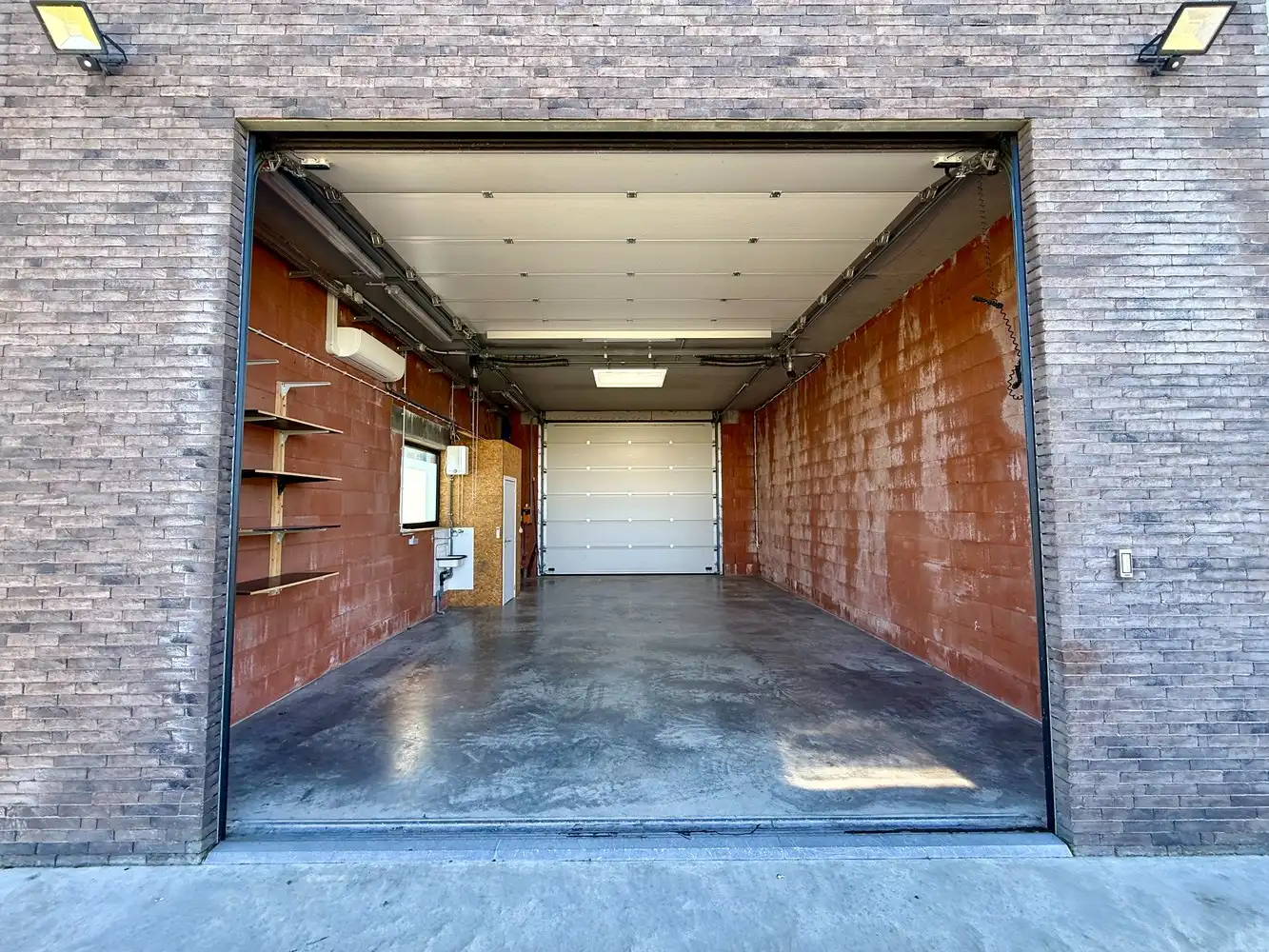 Nieuwbouwloods met verwarming, sanitair en buitenruimte. foto 3