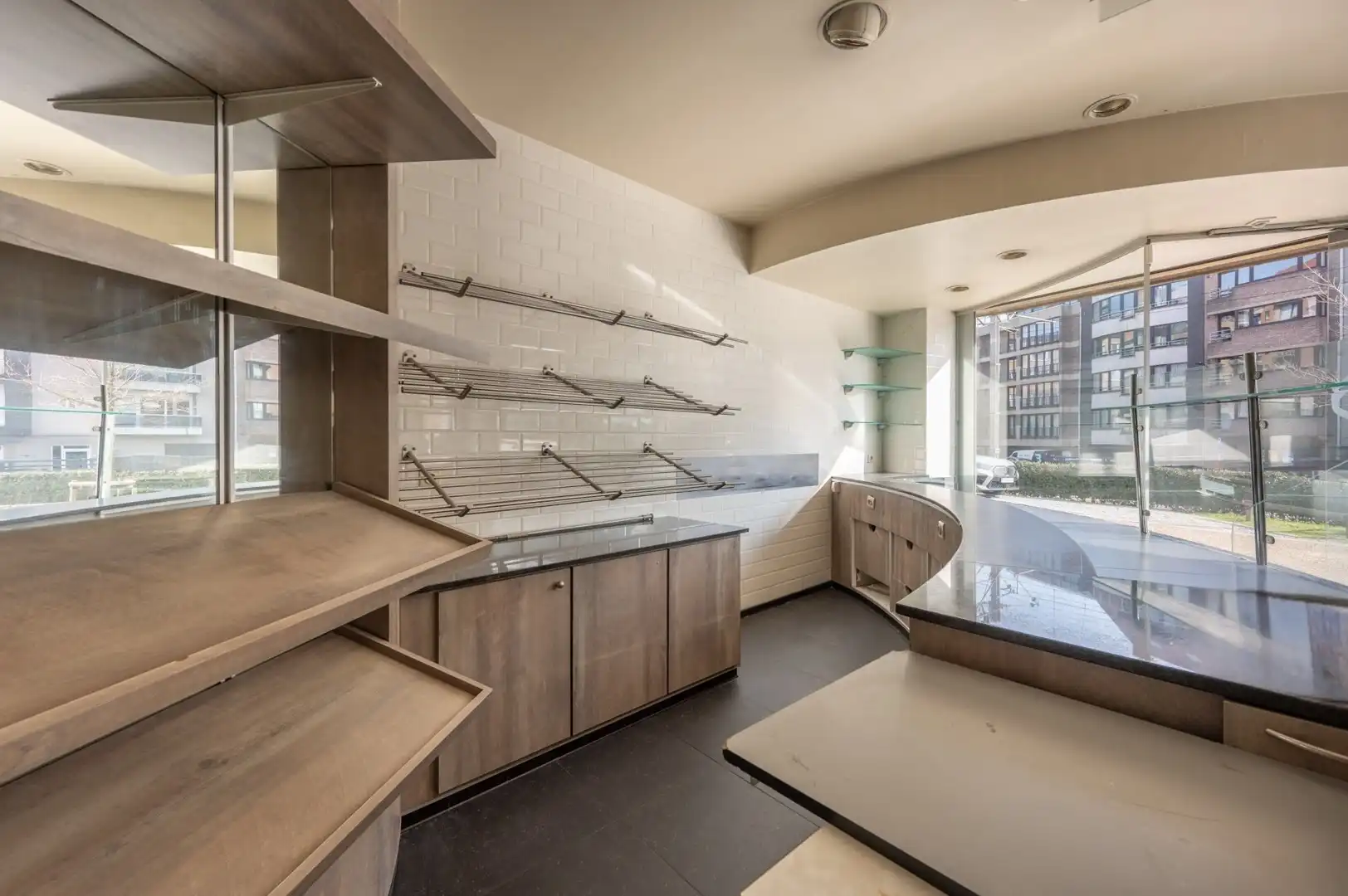 Veelzijdige handelsruimte op zonnige toplocatie! foto 6