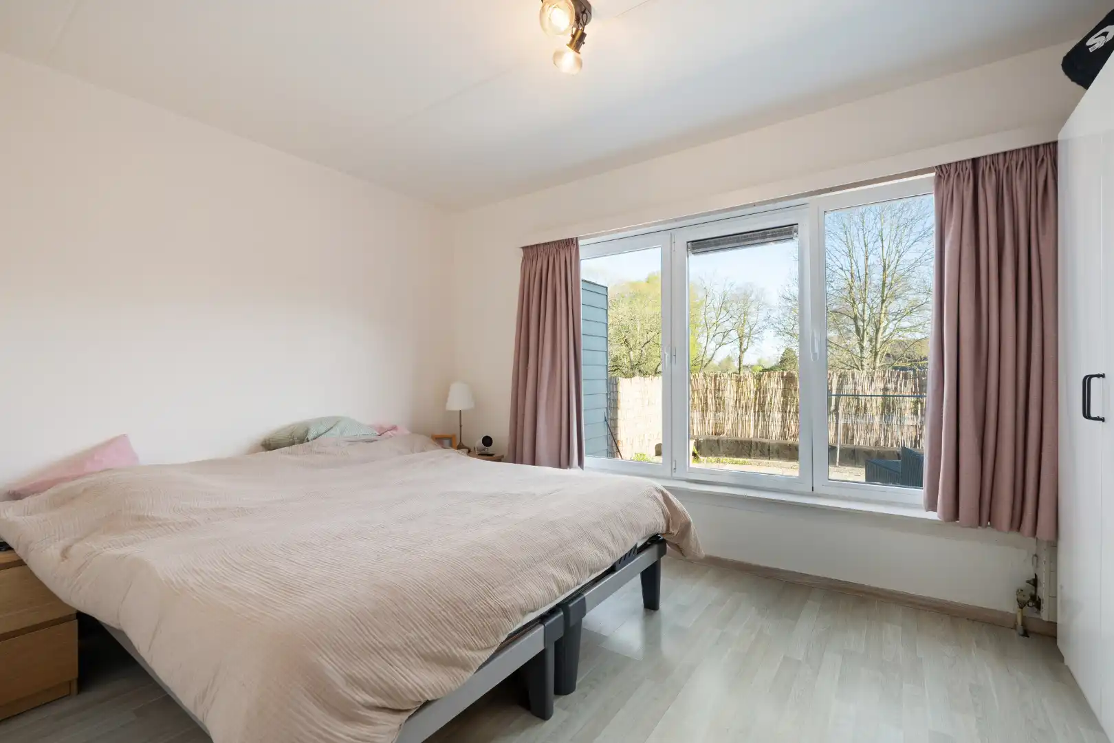 Ruim appartement met 3 slaapkamers, terras en garage in centrum Overmere foto 8