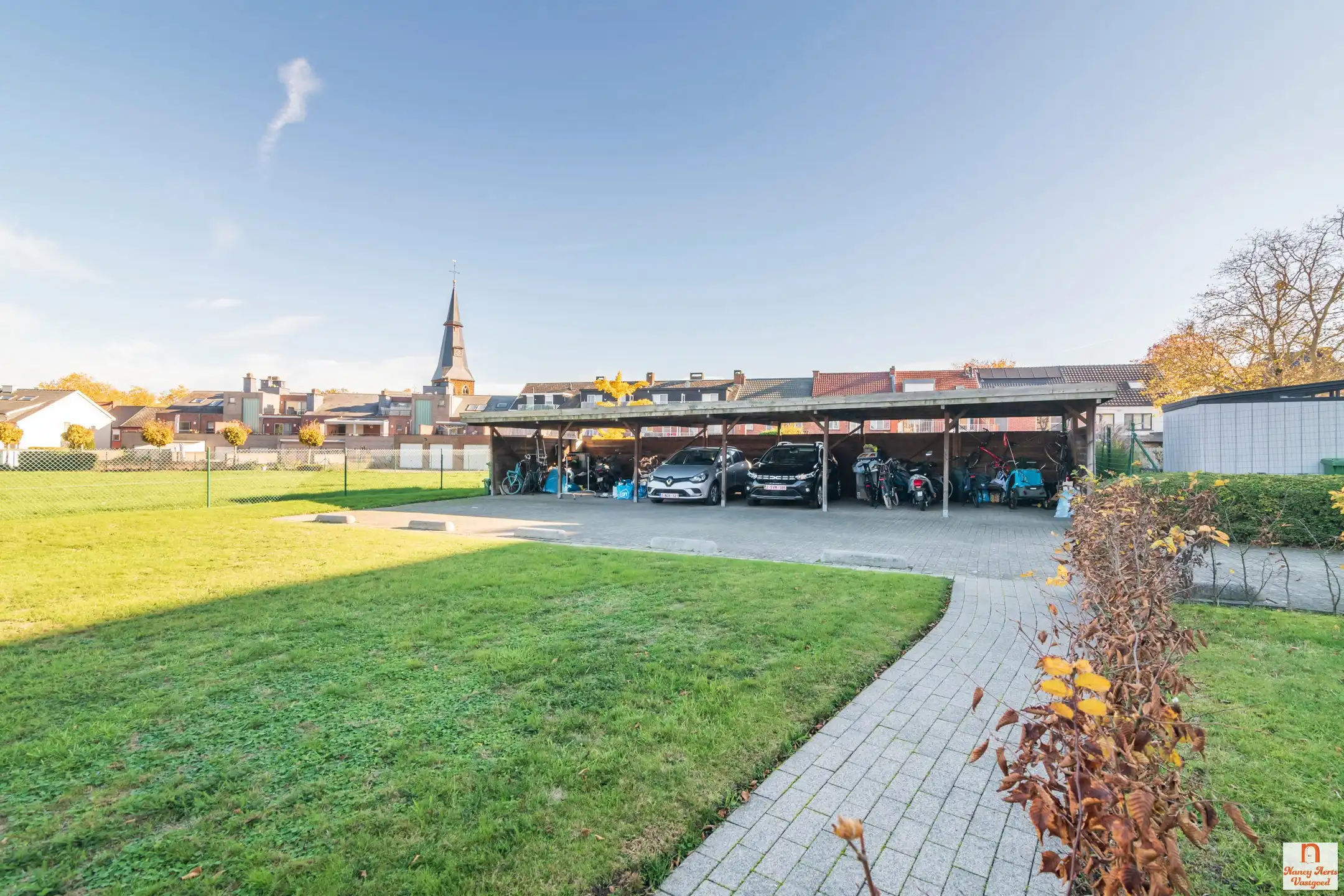 Gelijkvloers appartement met aparte ingang en privétuin foto 34