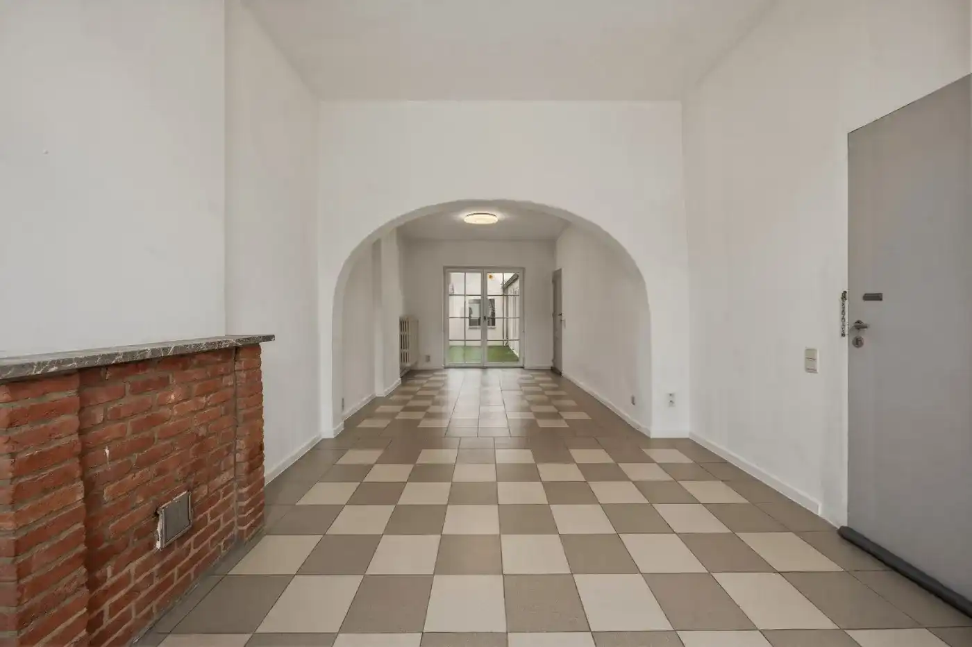 Instapklare opbrengsteigendom met 2 appartementen op toplocatie foto 4