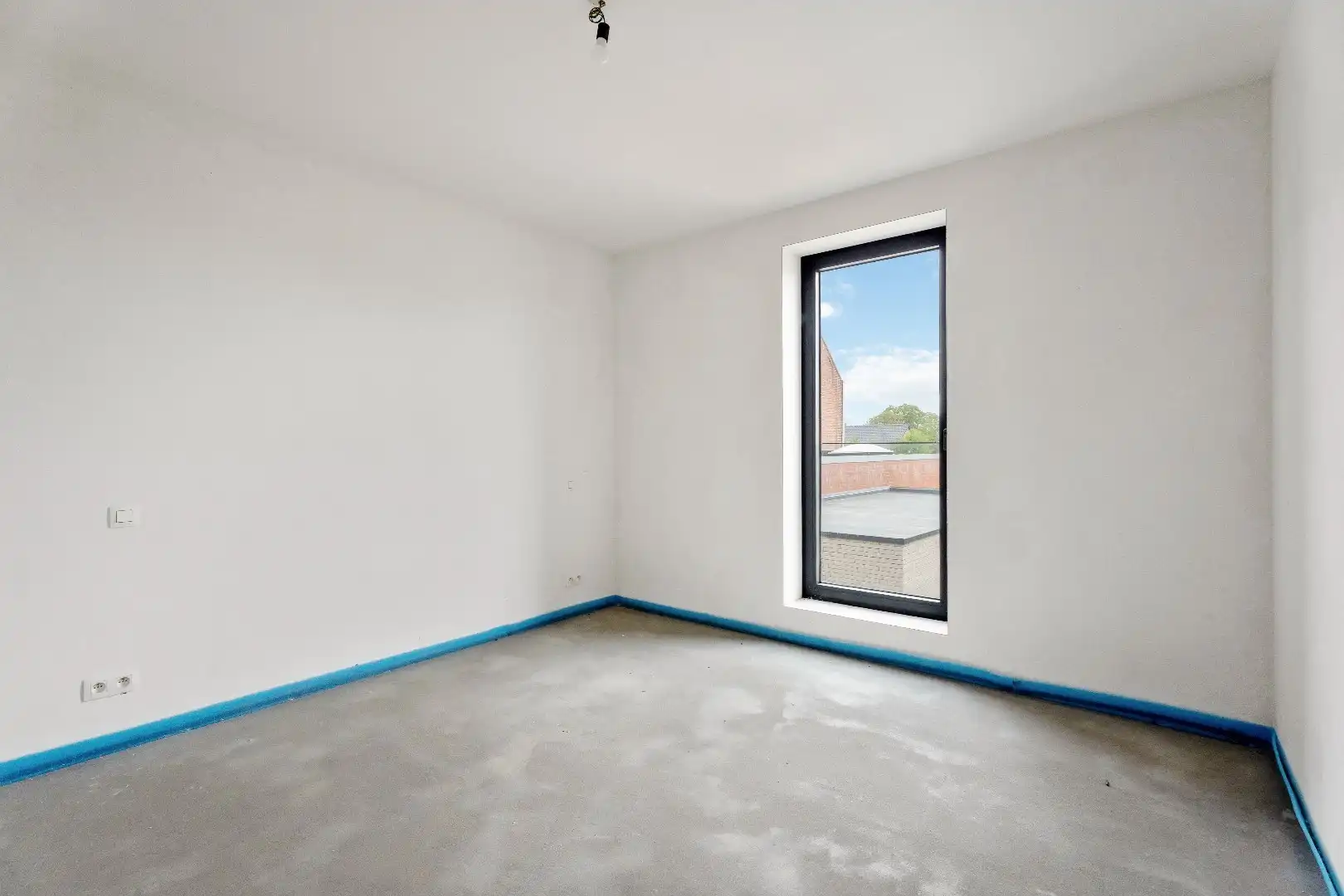 RUIME HALF OPEN NIEUWBOUWWONING MET 4 SLPKS | TUIN | GARAGE foto 11