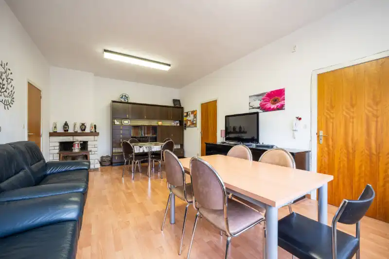 Gelijkvloers appartement met handelsruimte en parking nabij centrum Roeselare foto 6