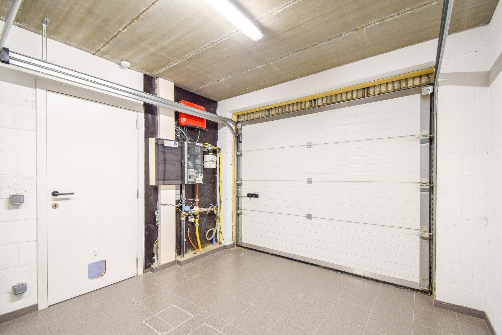 Instapklare woning met 3 slaapkamers en inpandige garage op centrale ligging te Zevekote foto 13