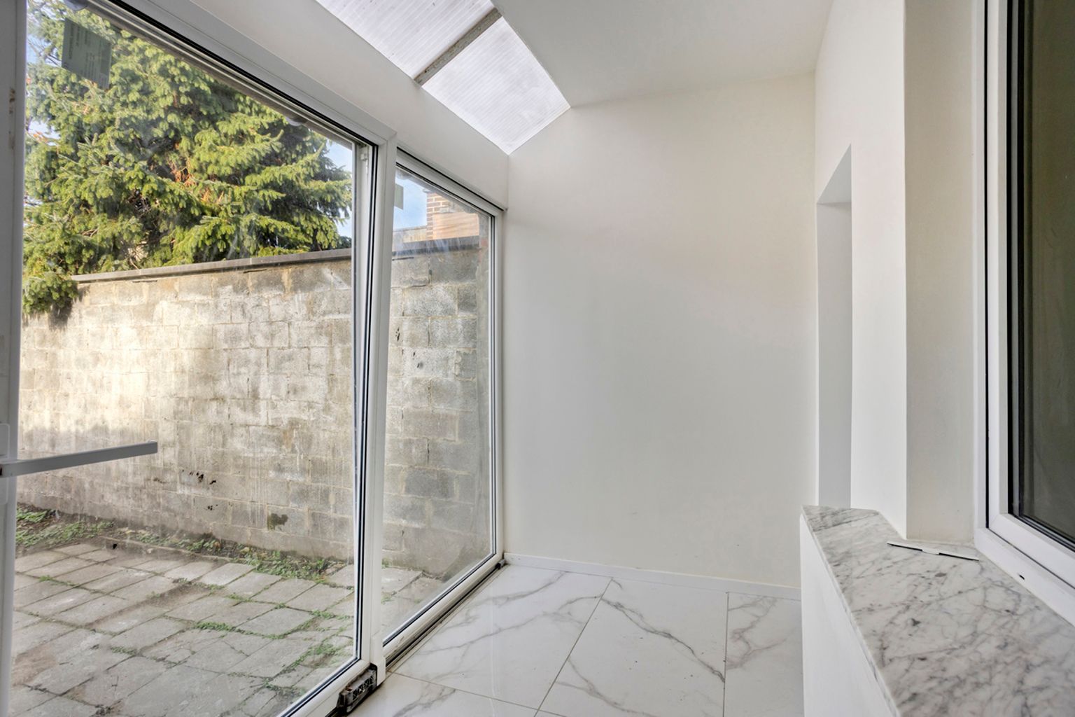 Volledig gerenoveerde gesloten bebouwing te Drogenbos foto 8