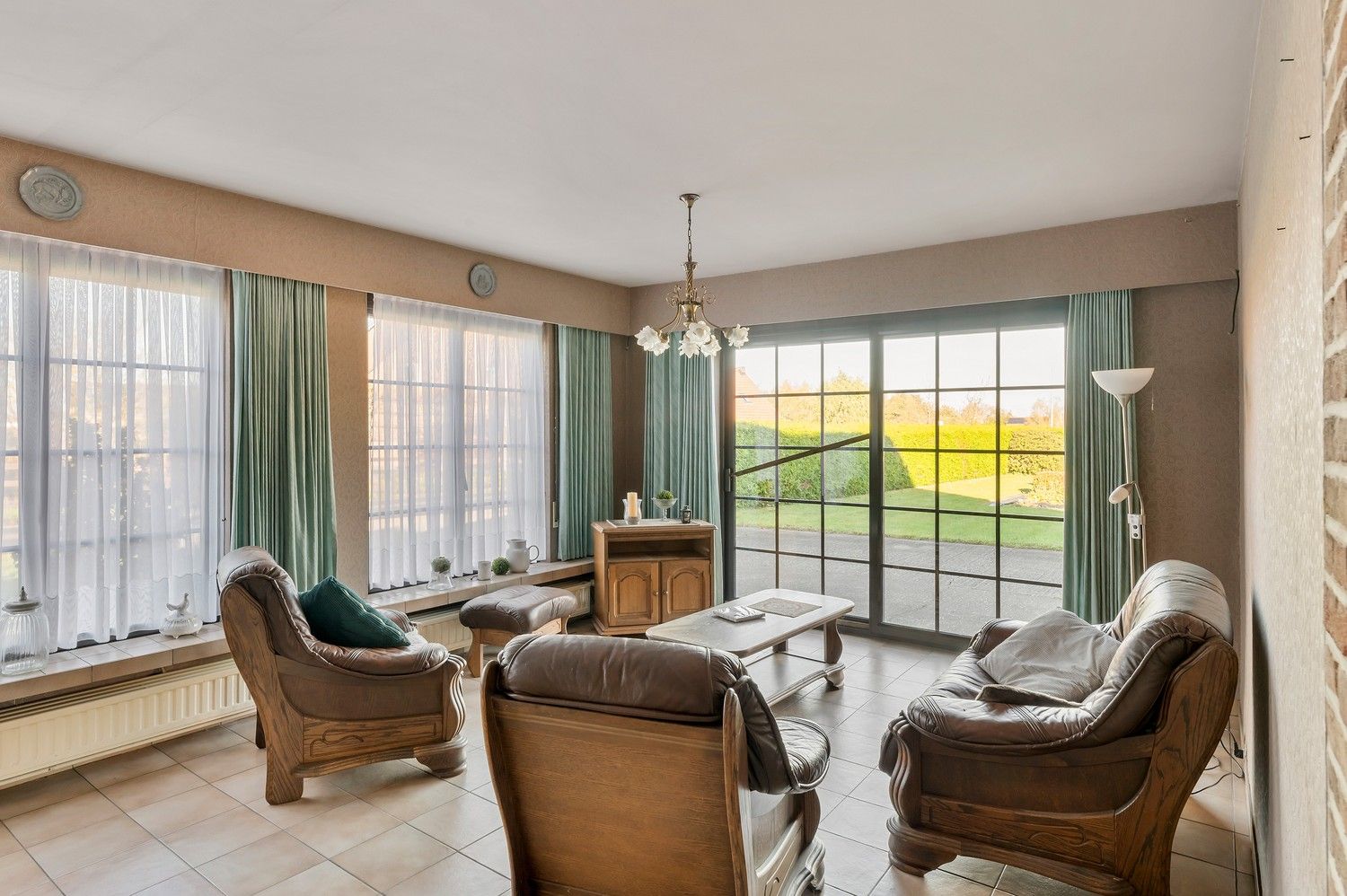 Ruime open bebouwing met loods en garages op ca. 1,7 ha – landelijke ligging in agrarisch gebied. foto 5