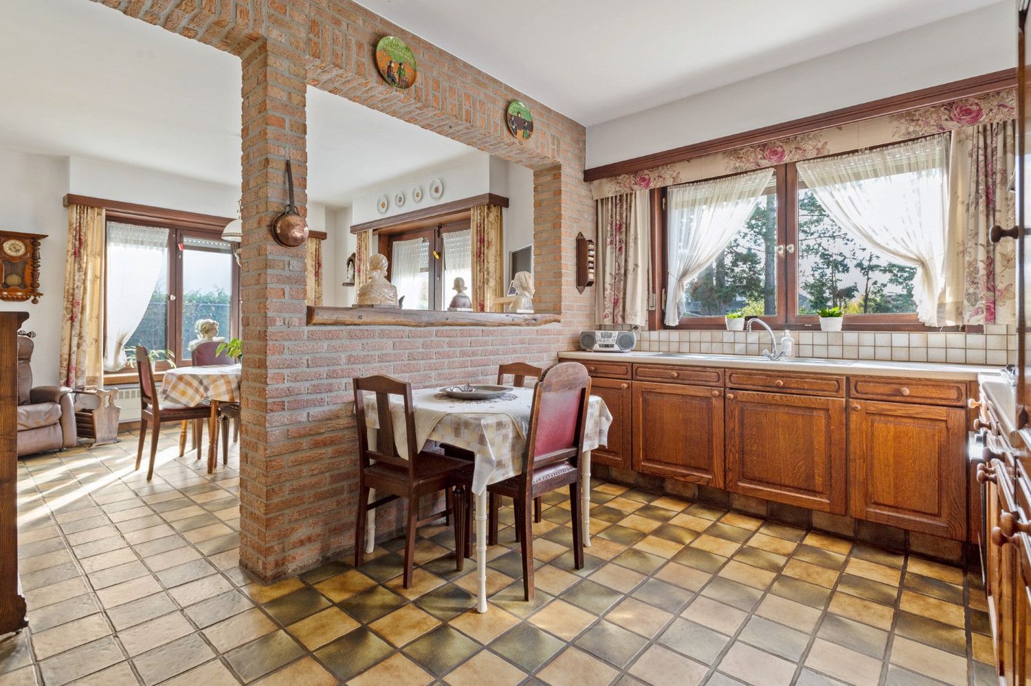 OPEN BEBOUWING MET GARAGE EN TUIN OP GOEDE LOCATIE! foto 9