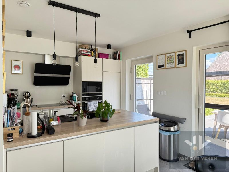 ZEER RECENTE, BIJNA ENERGIENEUTRALE WONING IN GODSHEIDE foto 3