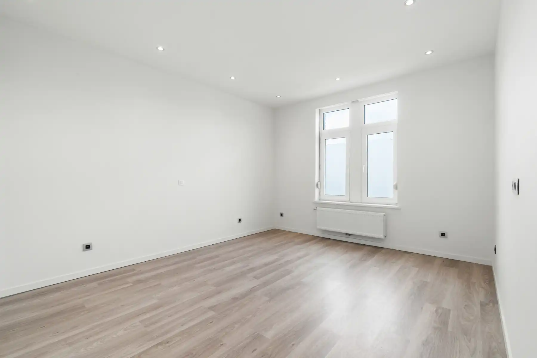 Verrassend ruime grotendeels al gerenoveerde woning, 4 slpks foto 12