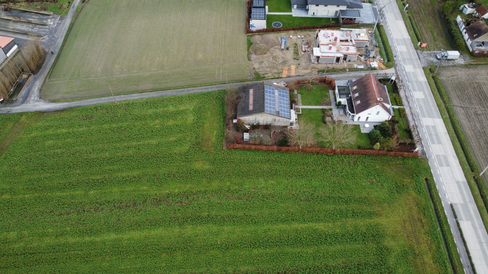 Ruime villa op groot groen perceel met 4 slaapkamers en 2 badkamers foto 2