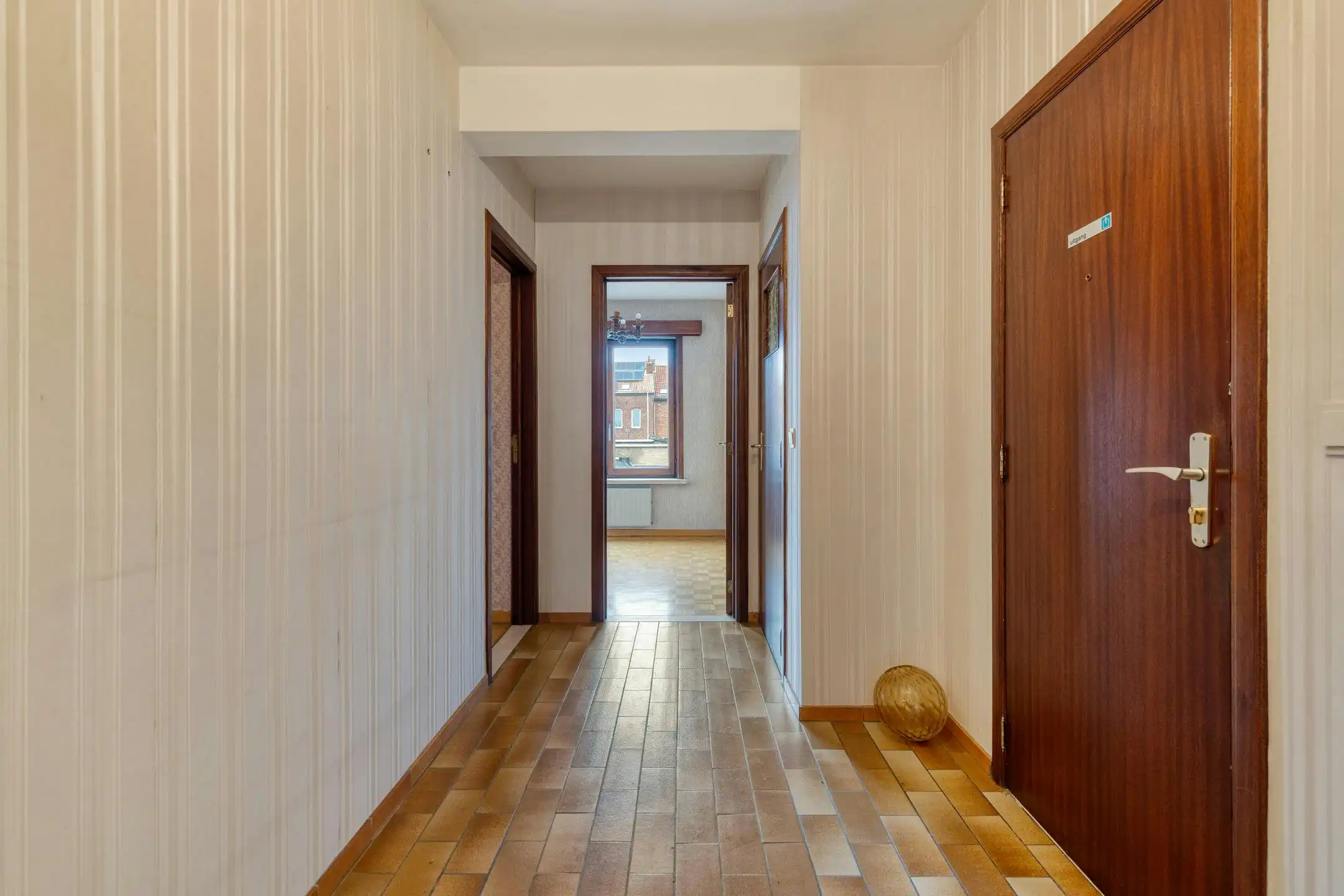 Appartement te koop met 3 slaapkamers op de Veemarkt in Ieper  foto 12