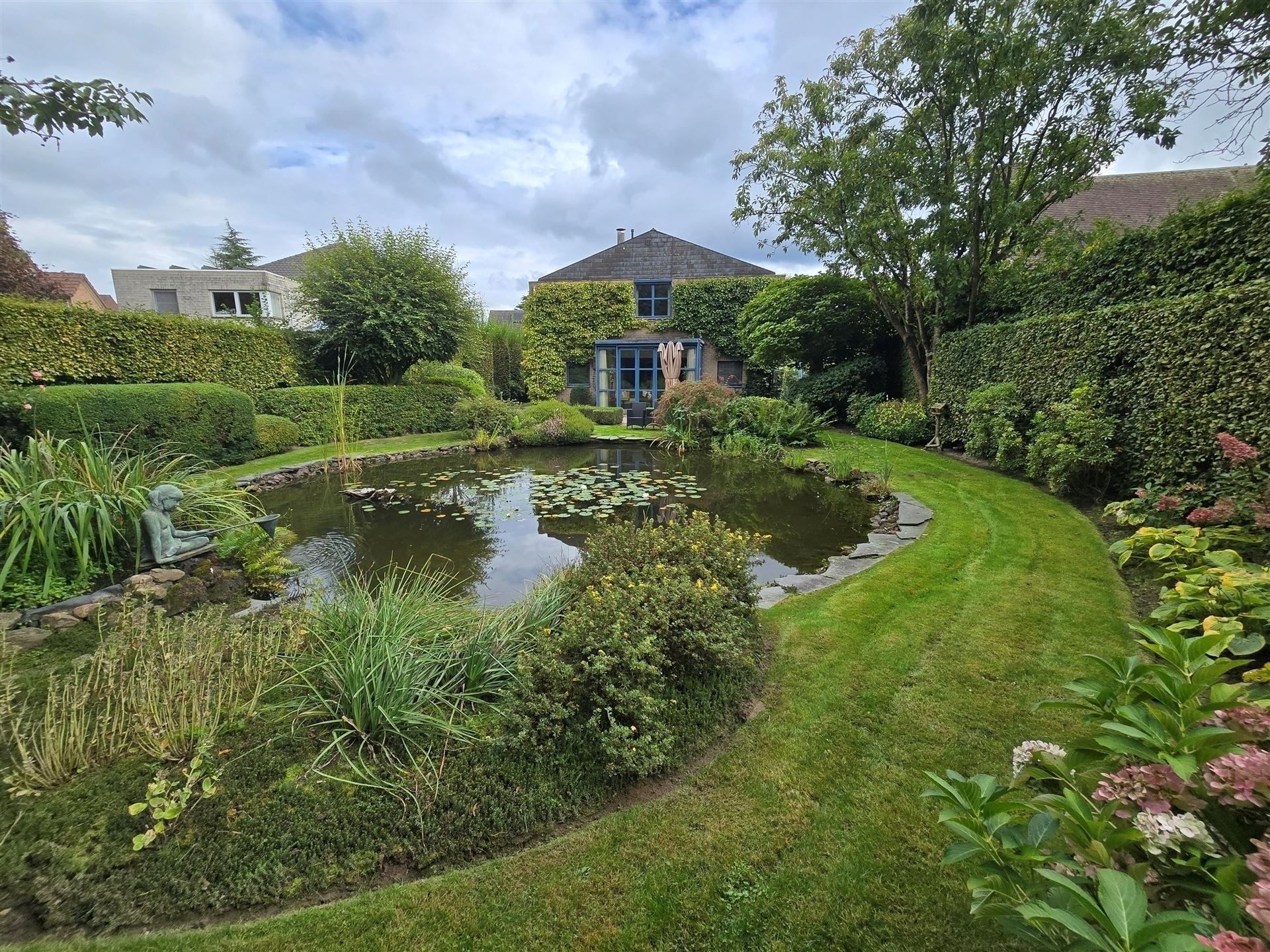 Exclusieve villa met tuin en vijver ! foto 18