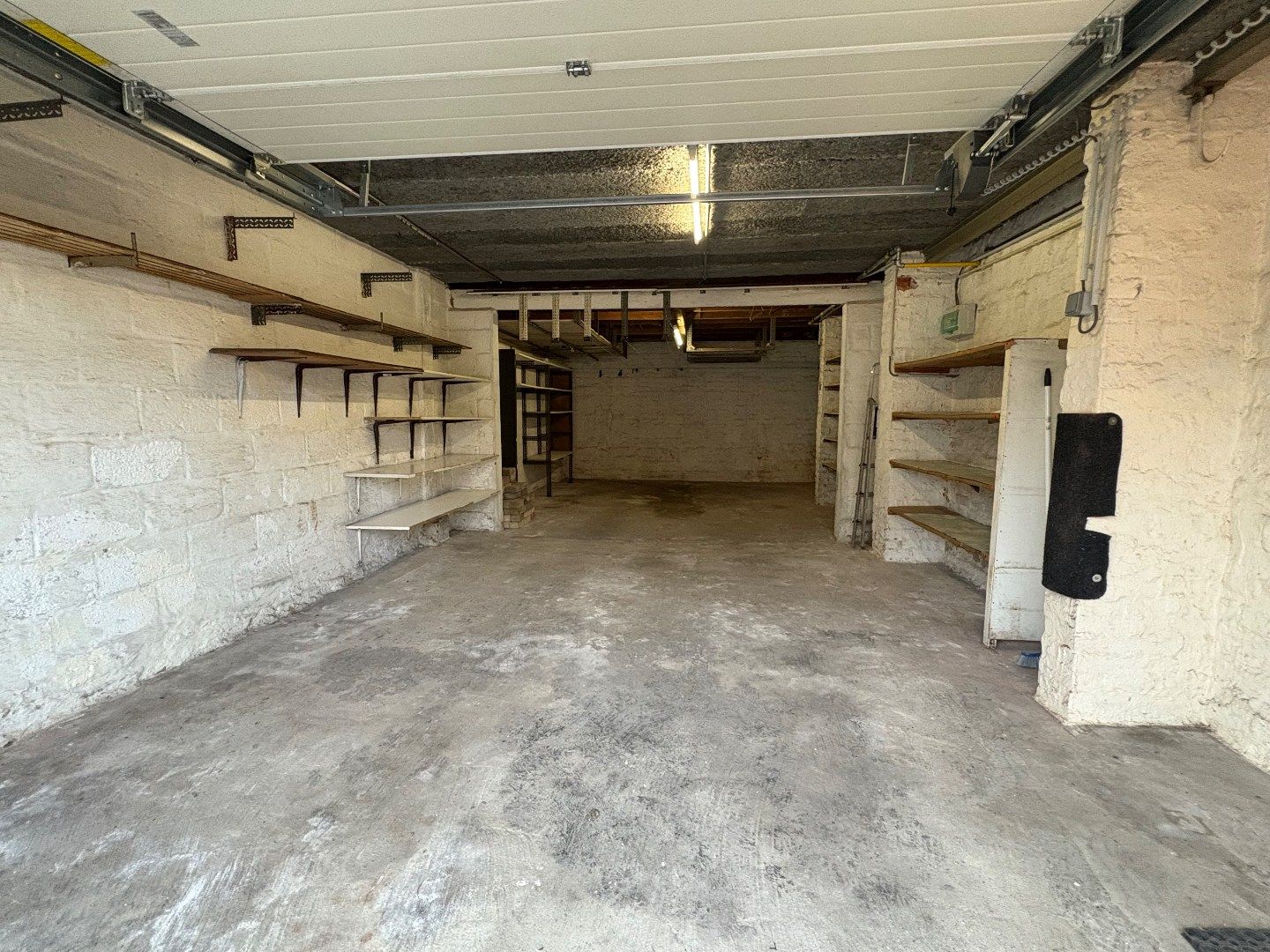 Sterke woning in beton met 3 garages, landelijke verzichten in Hulste. foto 10