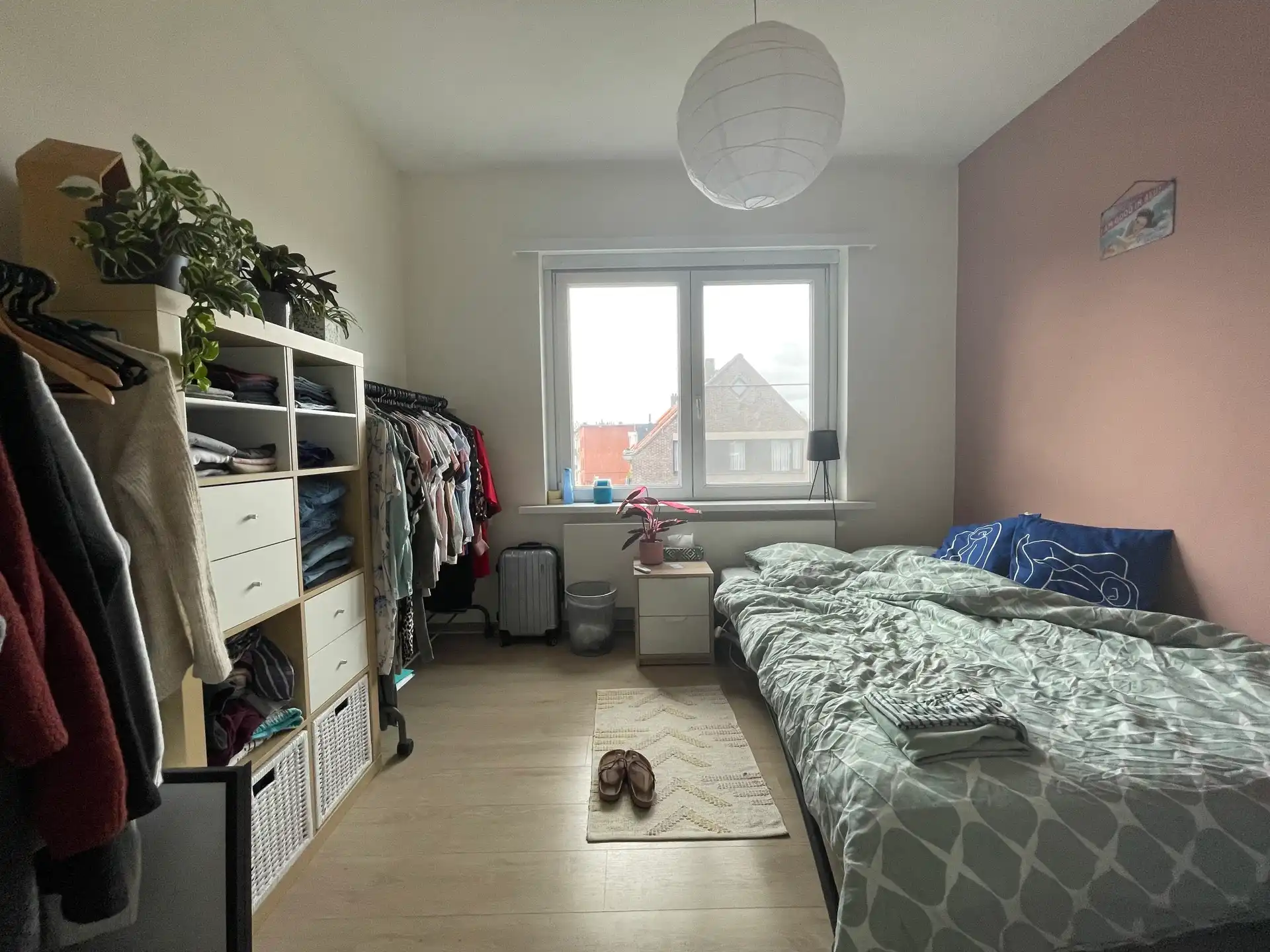 Ruim en lichtrijk 2-slaapkamerappartement met terras in Merksem foto 8