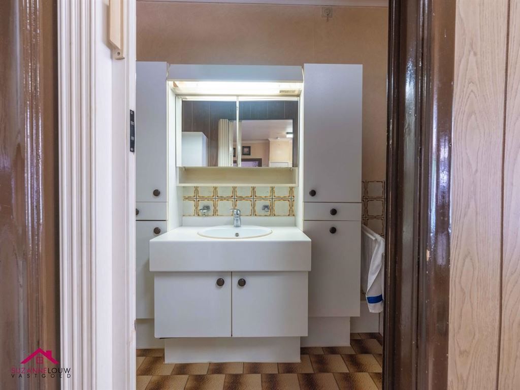 Half-vrijstaande woning met 3 slaapkamers foto 24