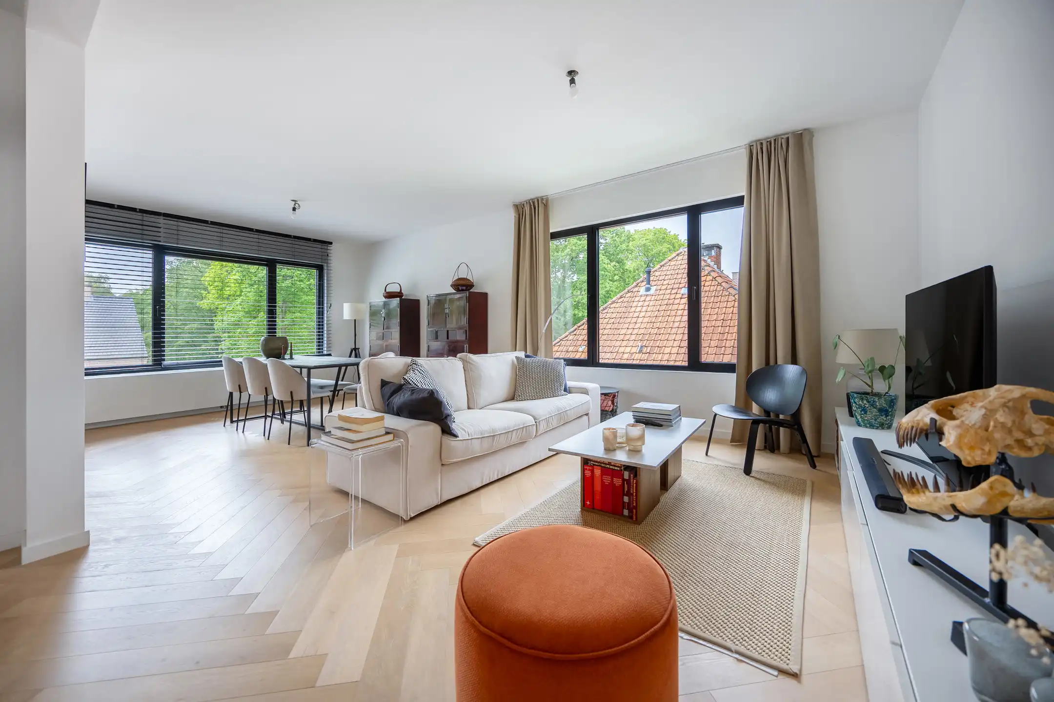 Luxueus gerenoveerd appartement in het gegeerde Brasschaat foto {{pictureIndex}}
