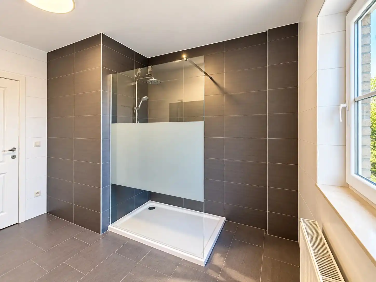 Zeer ruim duplex appartement met mogelijk 4 slaapkamers, ruim terras en garage vlakbij het centrum. foto 17