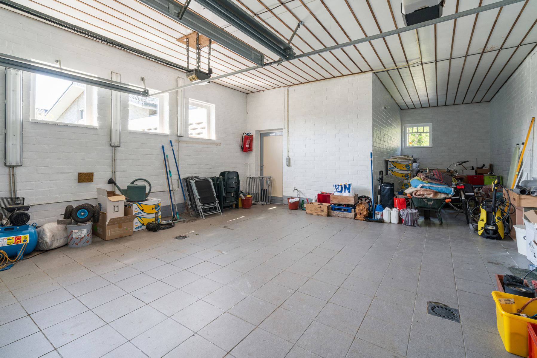 Gelijkvloerse villa met veel potentieel in hartje Kortemark foto 17