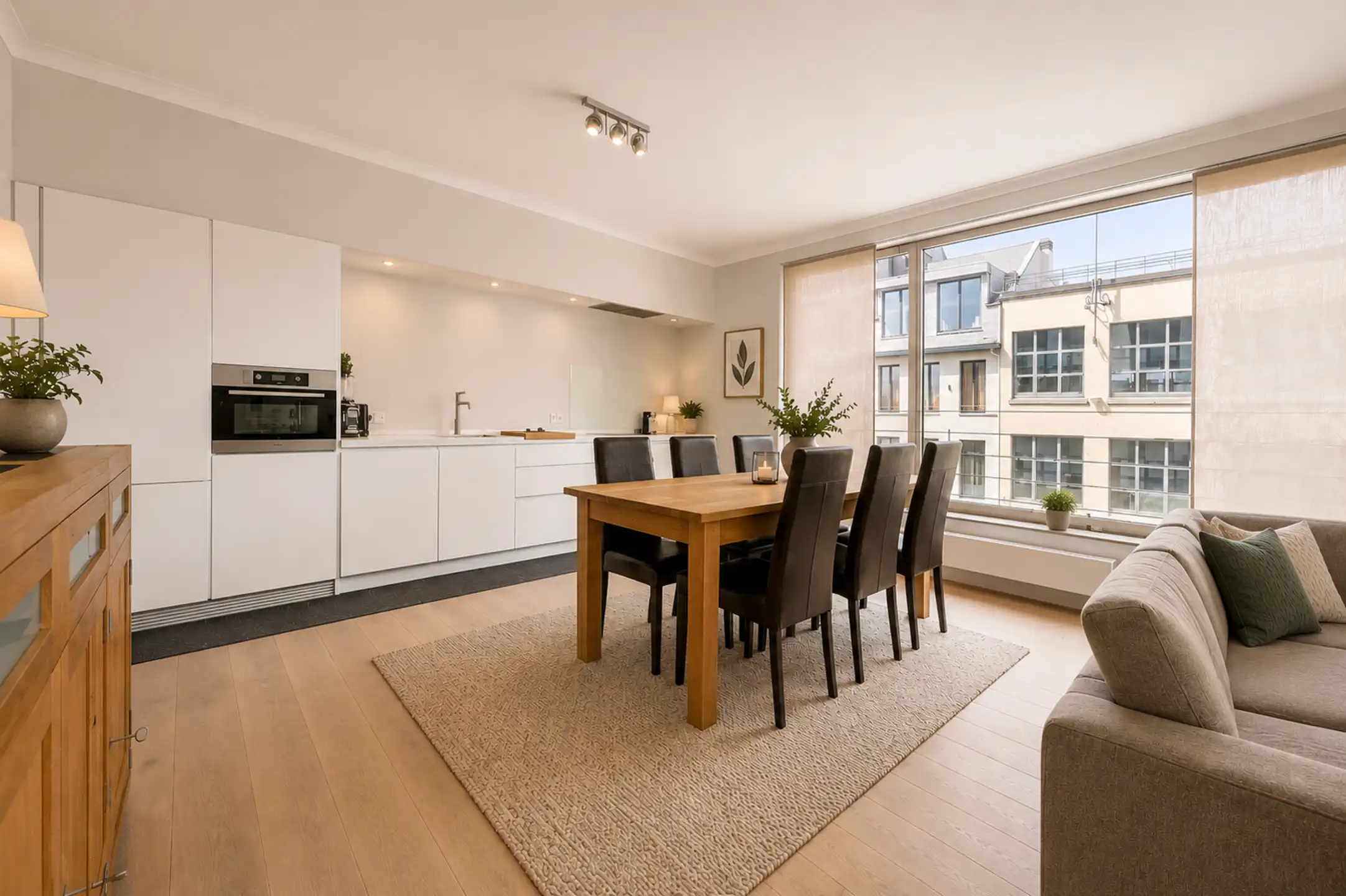 Stijlvol appartement met terras aan het Eilandje foto 3