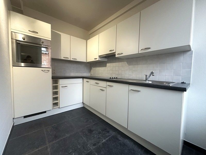 Ruim appartement met grote raampartijen in centrum Brugge! foto 2