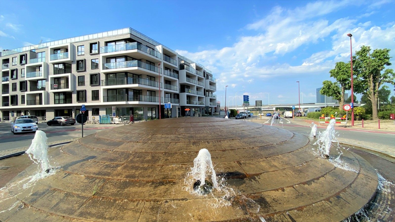 Centraal gelegen, instapklaar appartement met 2 slaapkamers foto 2