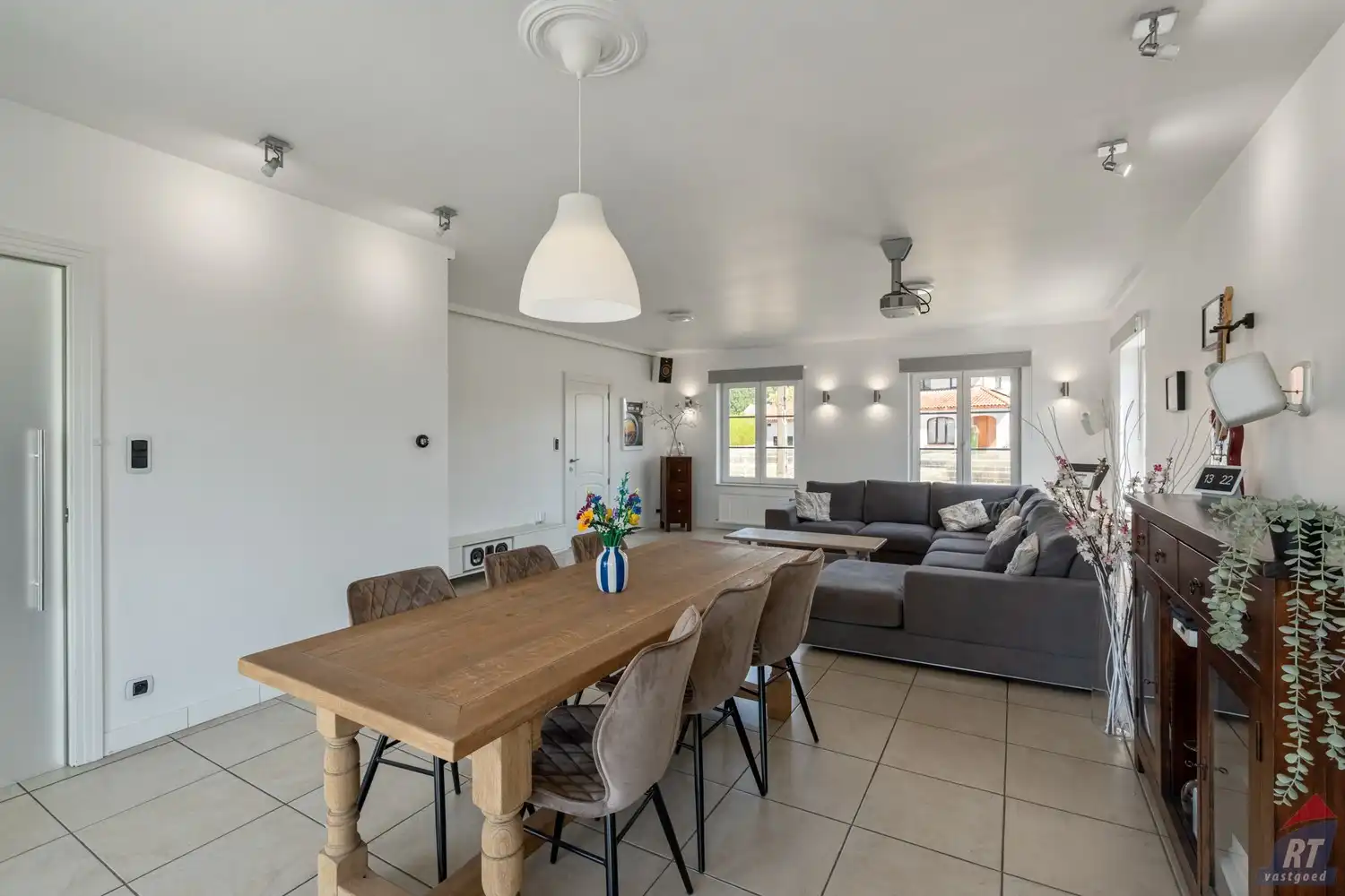 Zeer ruime, instapklare gezinswoning met  4 tot 5 slaapkamers foto 7