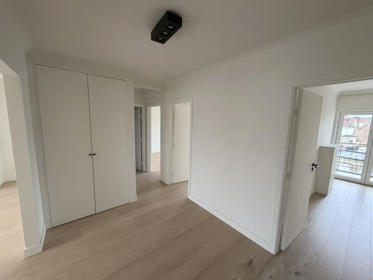 Gerenoveerd appartement met 2 slaapkamers, zonnig terras, kelderberging in Kortrijk foto 6